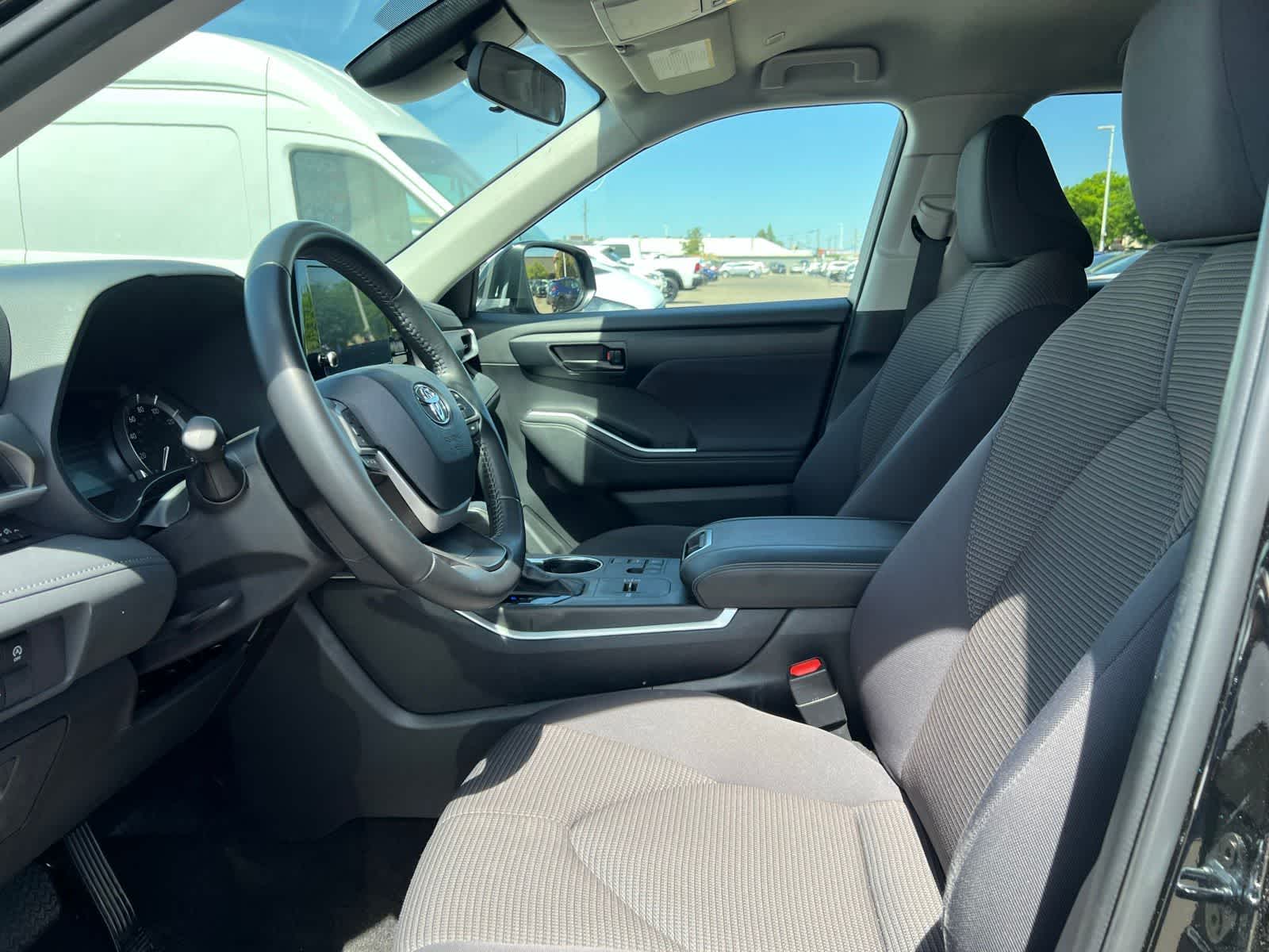 Thumbnail: 2025 Toyota Highlander - 15