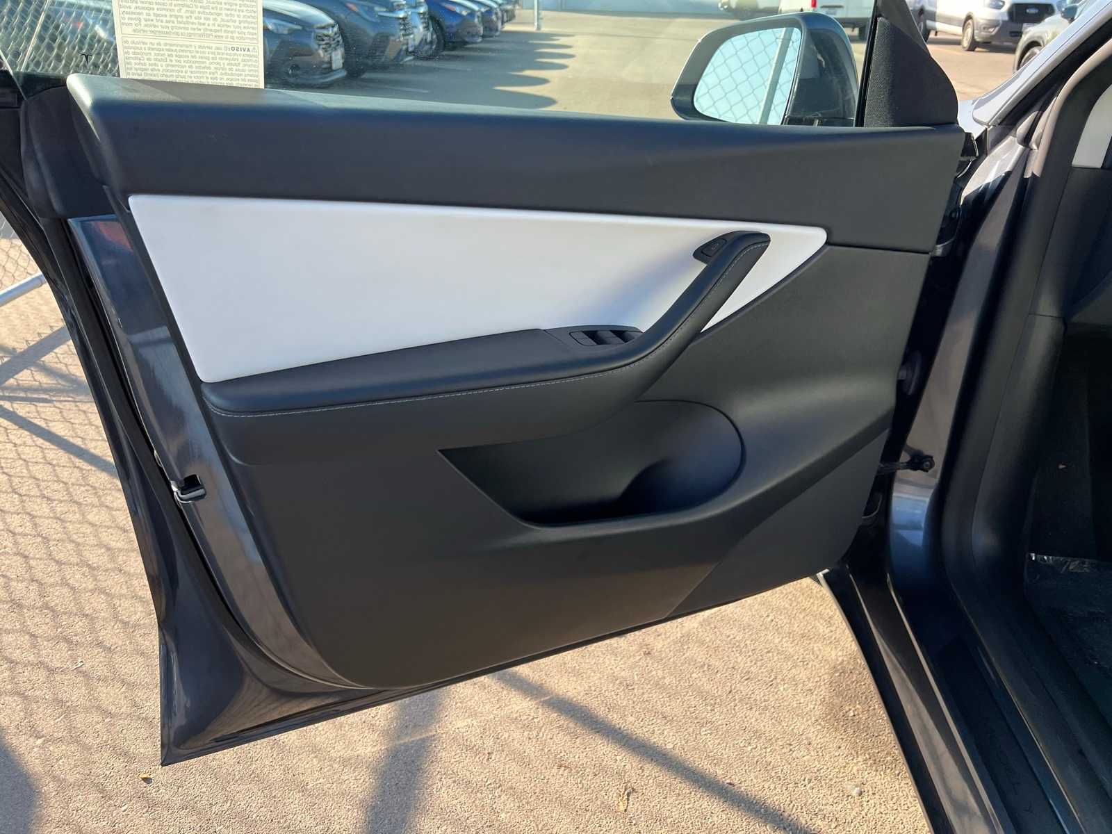 Thumbnail: 2022 Tesla Model Y - 15