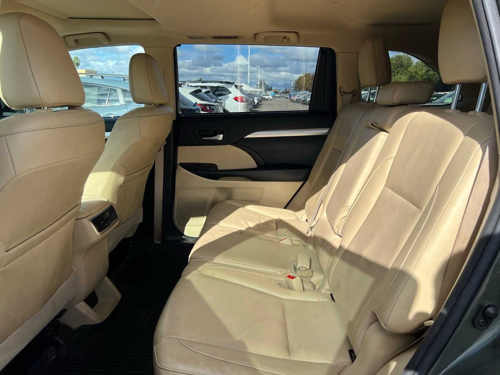 Thumbnail: 2018 Toyota Highlander - 19