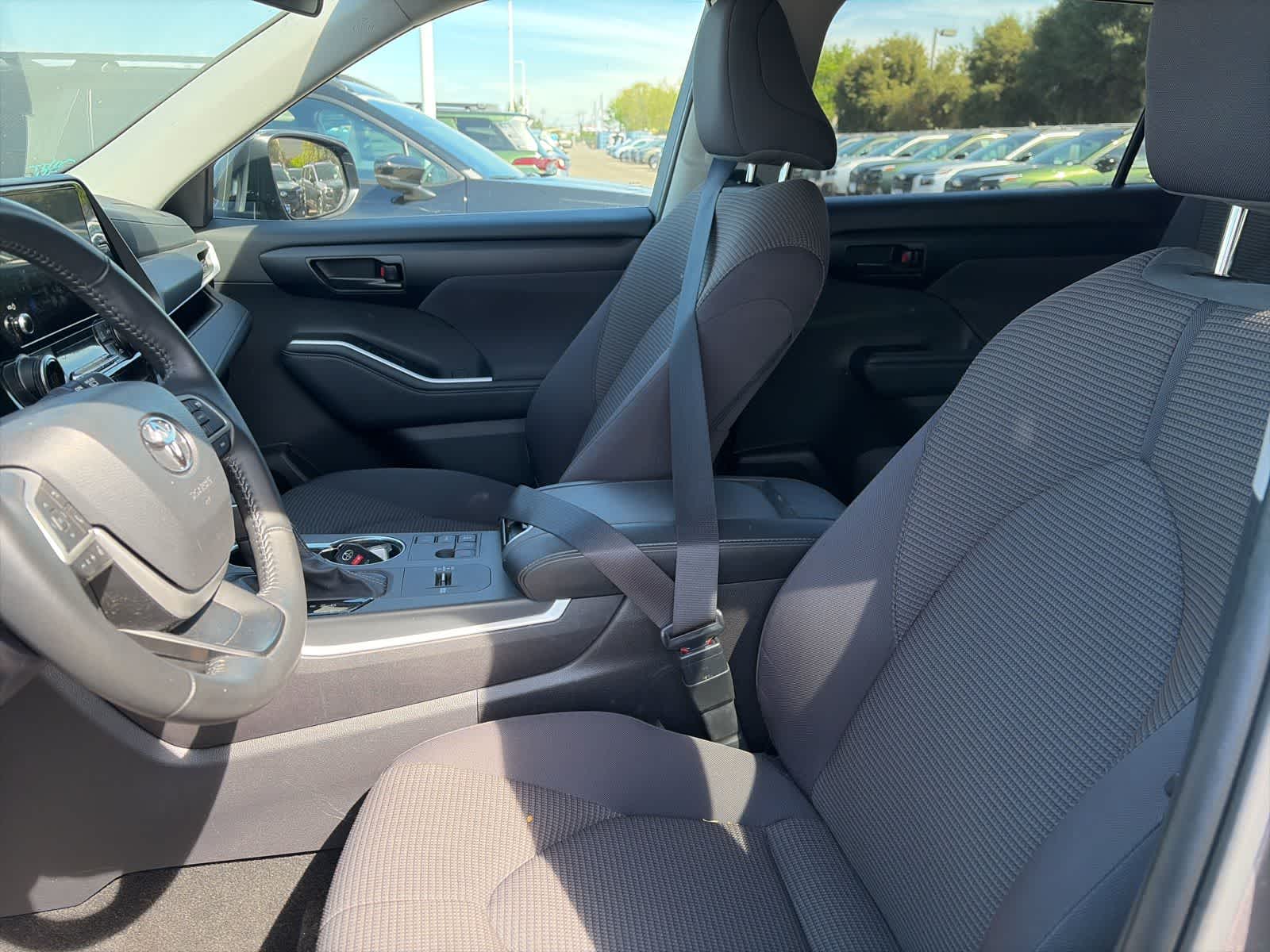 Thumbnail: 2025 Toyota Highlander - 27