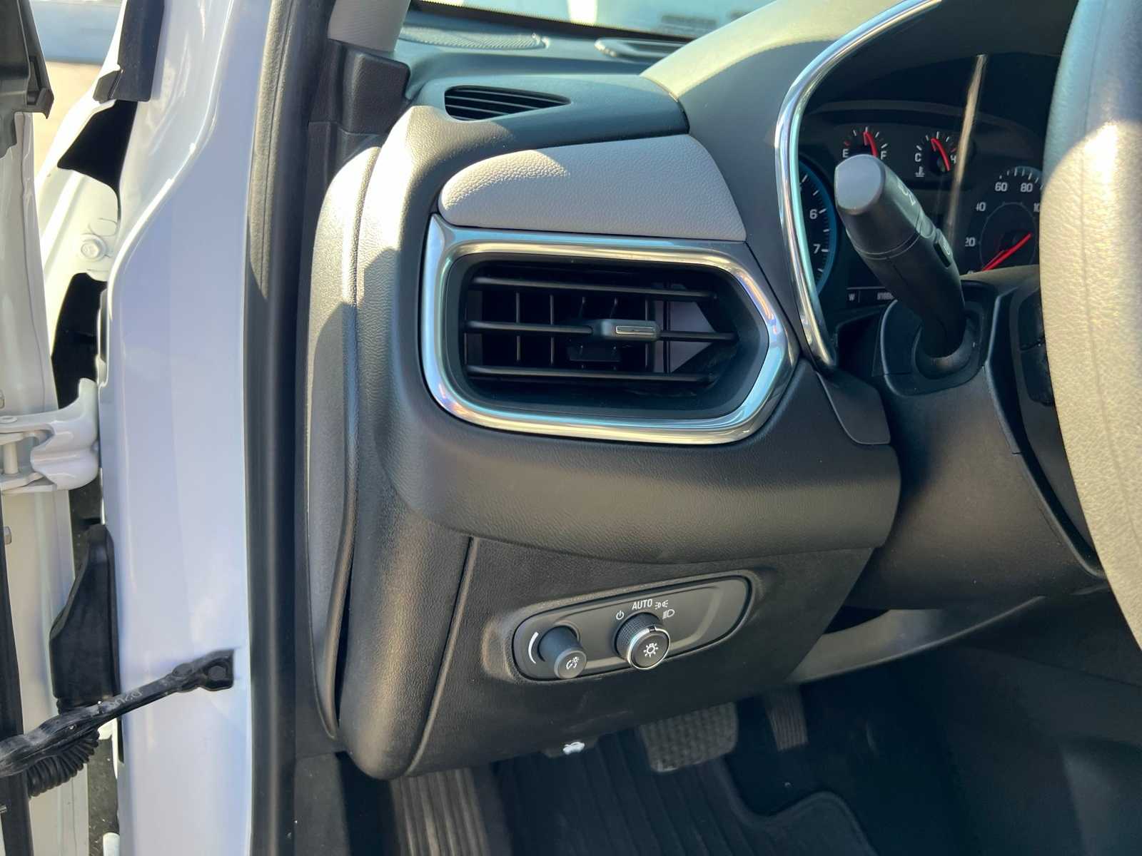 Thumbnail: 2020 Chevrolet Equinox - 29