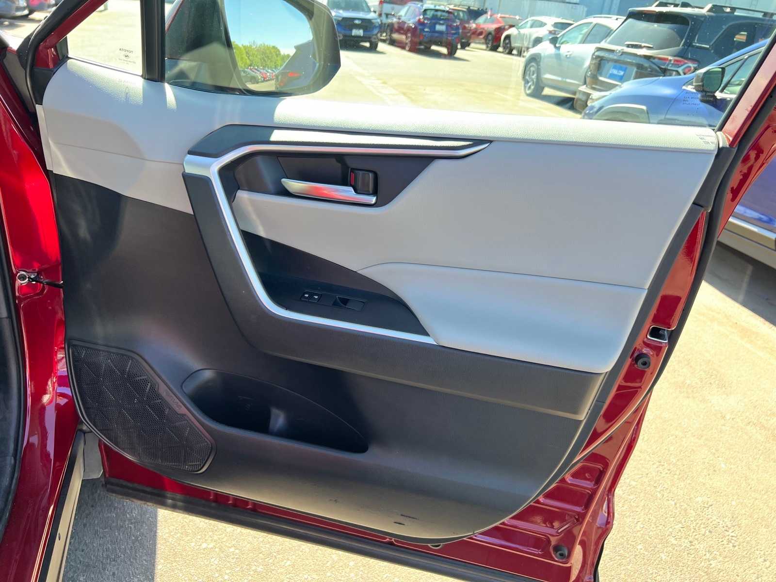 Thumbnail: 2021 Toyota RAV4 - 27