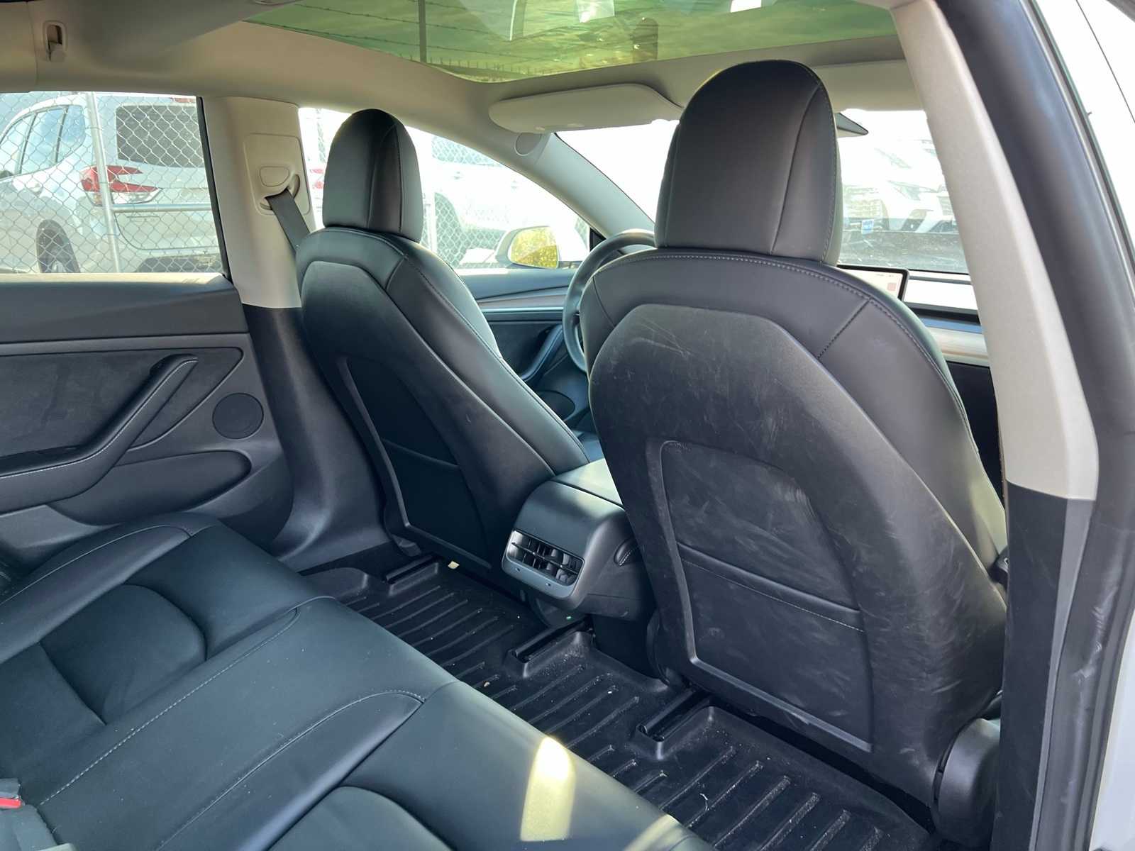 Thumbnail: 2022 Tesla Model 3 - 21