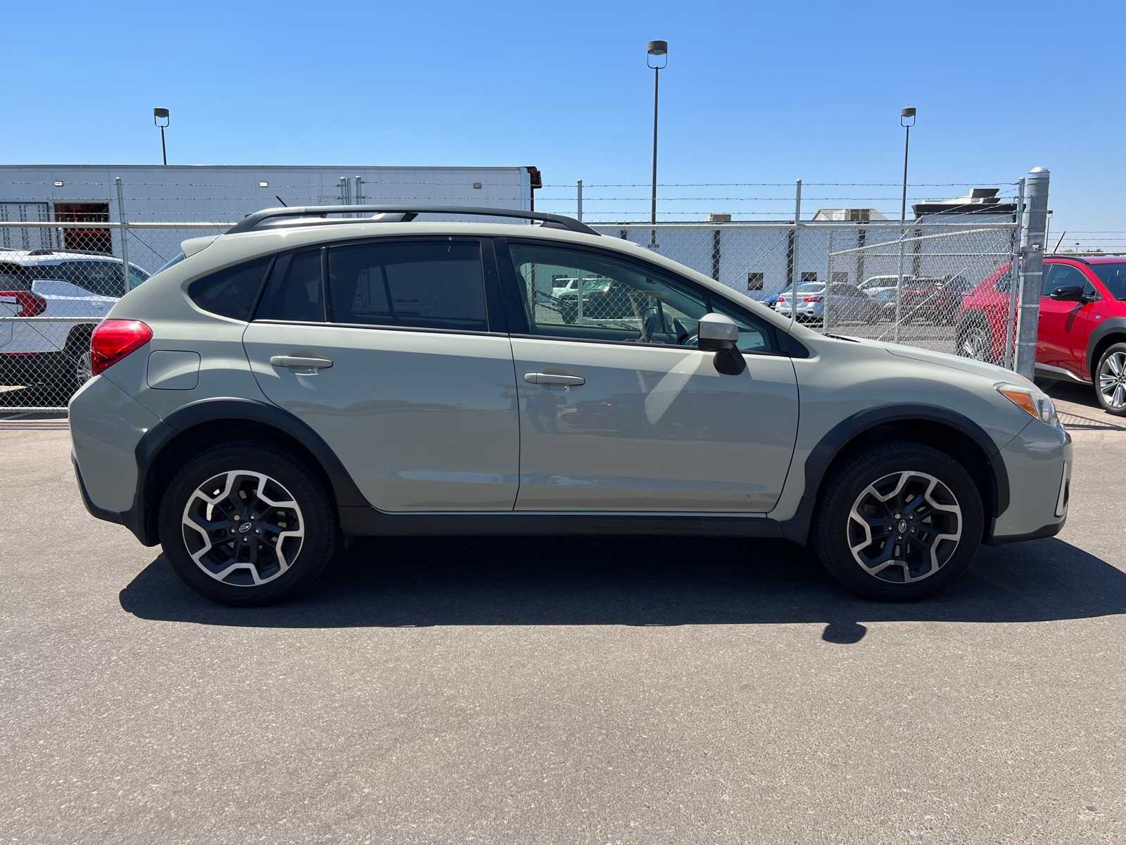 Thumbnail: 2017 Subaru Crosstrek - 10
