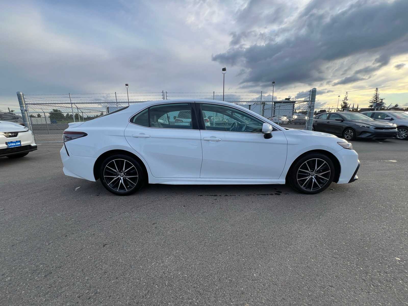 Thumbnail: 2023 Toyota Camry - 9