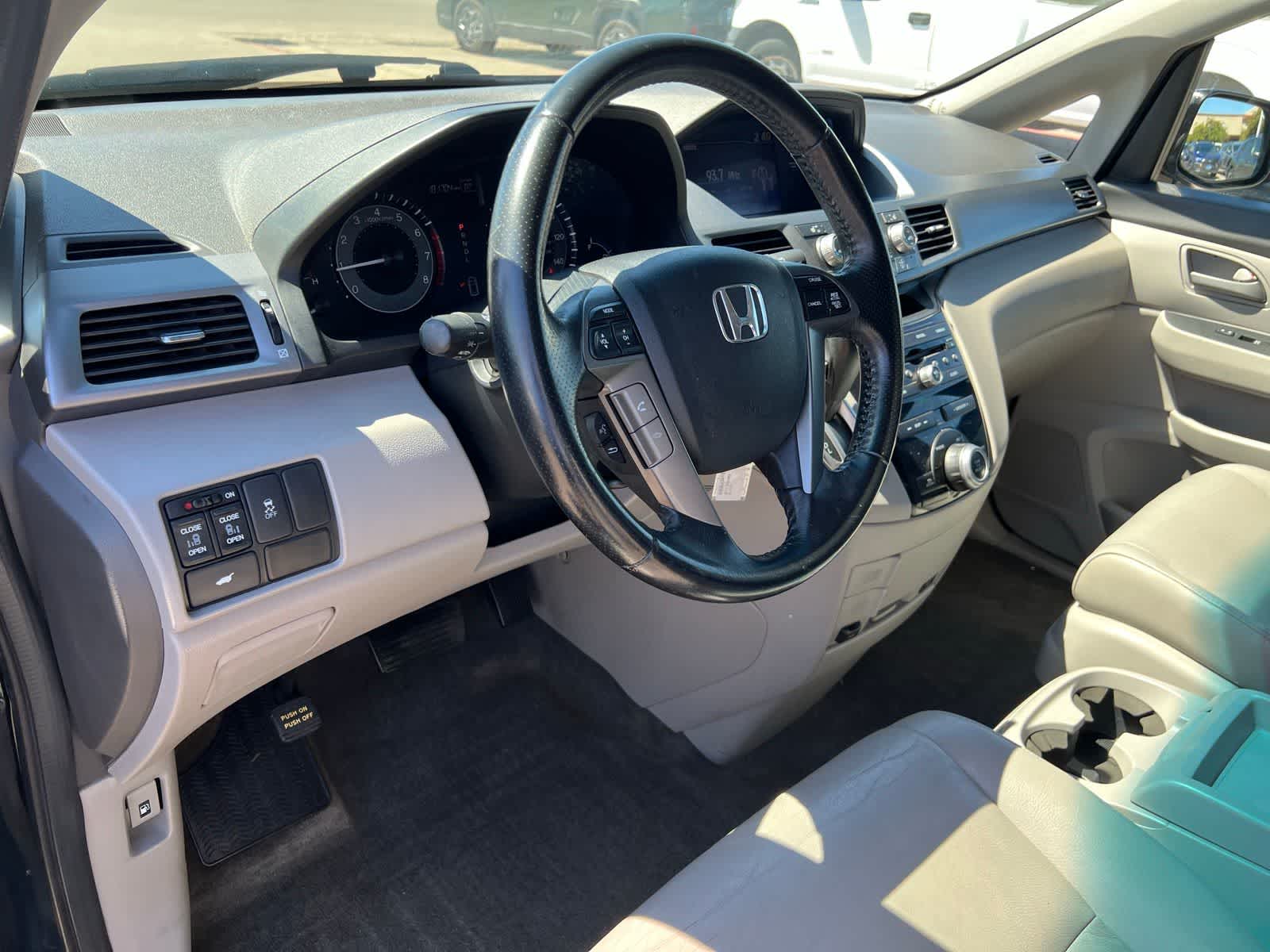 Thumbnail: 2011 Honda Odyssey - 13