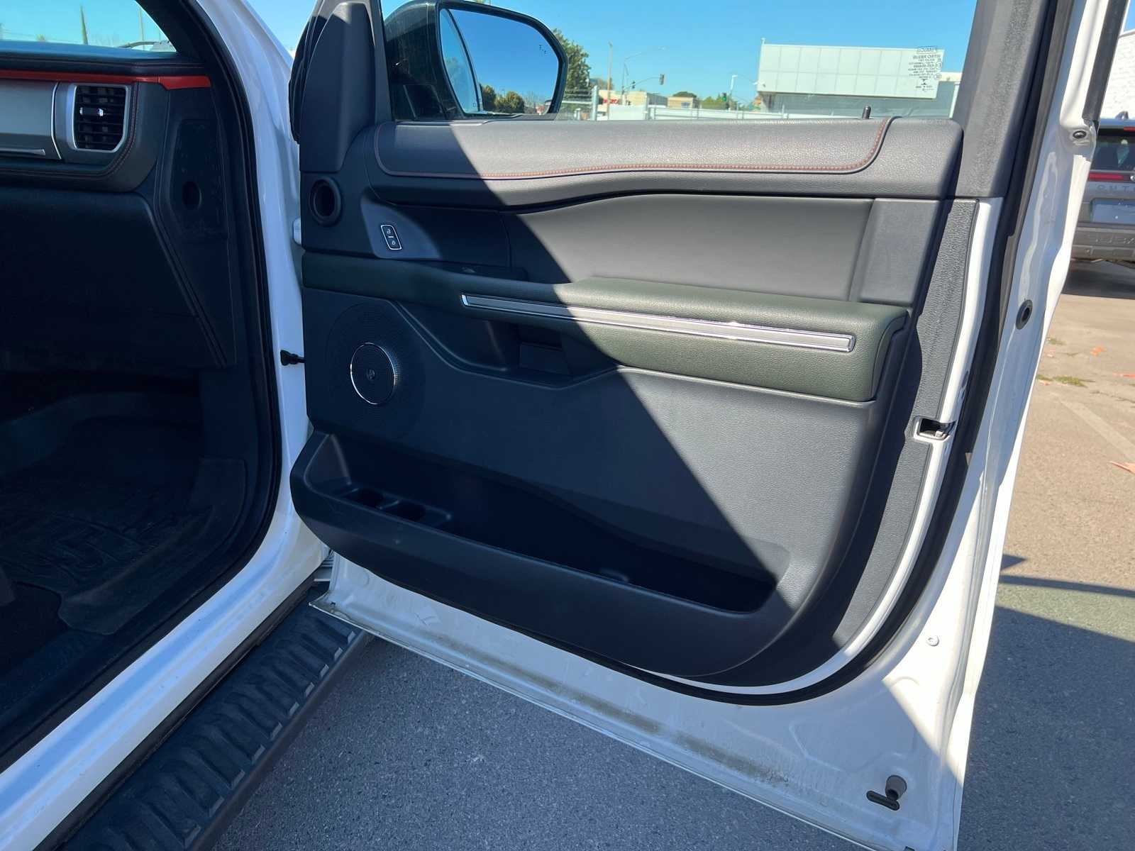 Thumbnail: 2022 Ford Expedition - 27