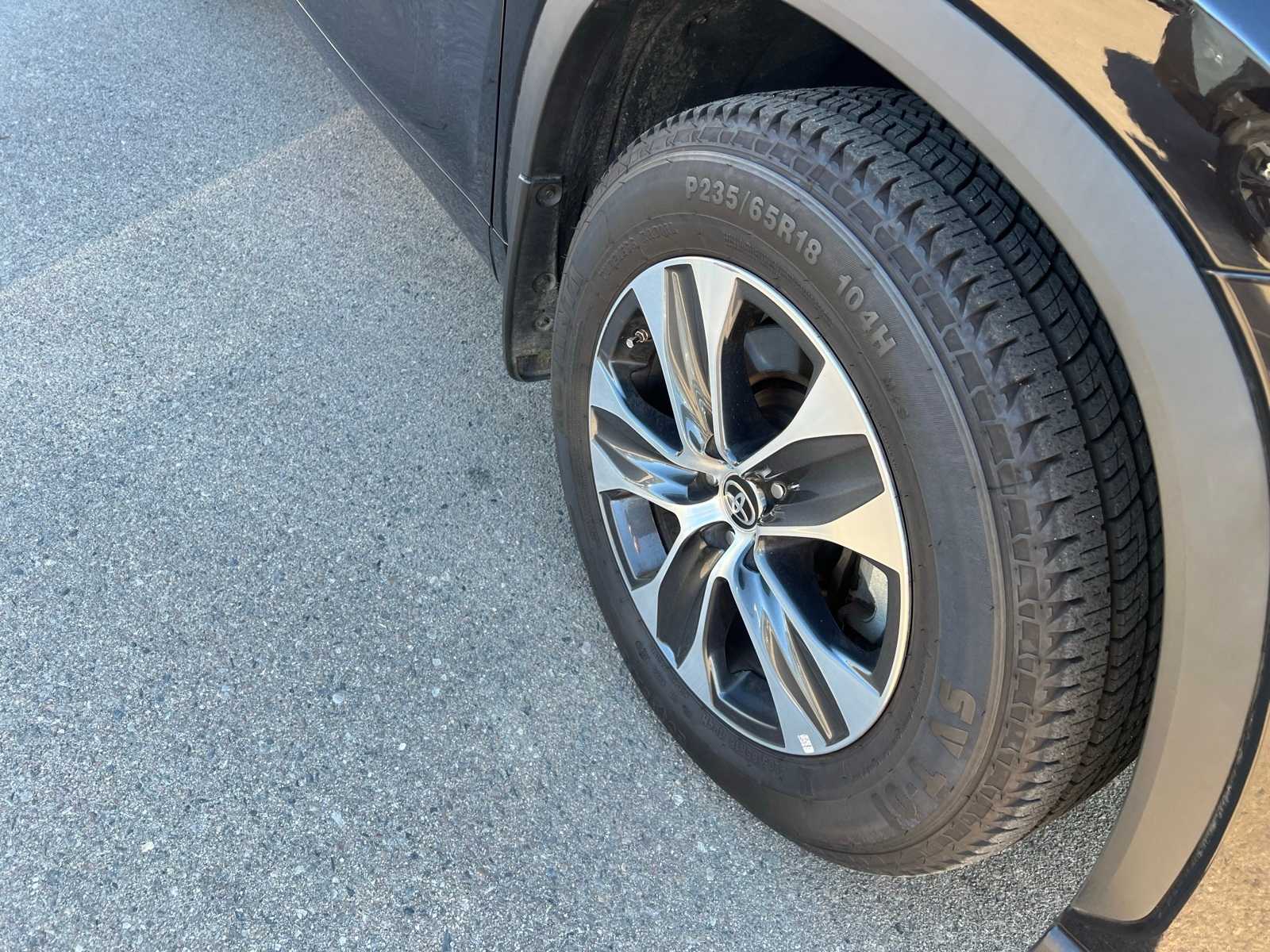 Thumbnail: 2021 Toyota Highlander - 25