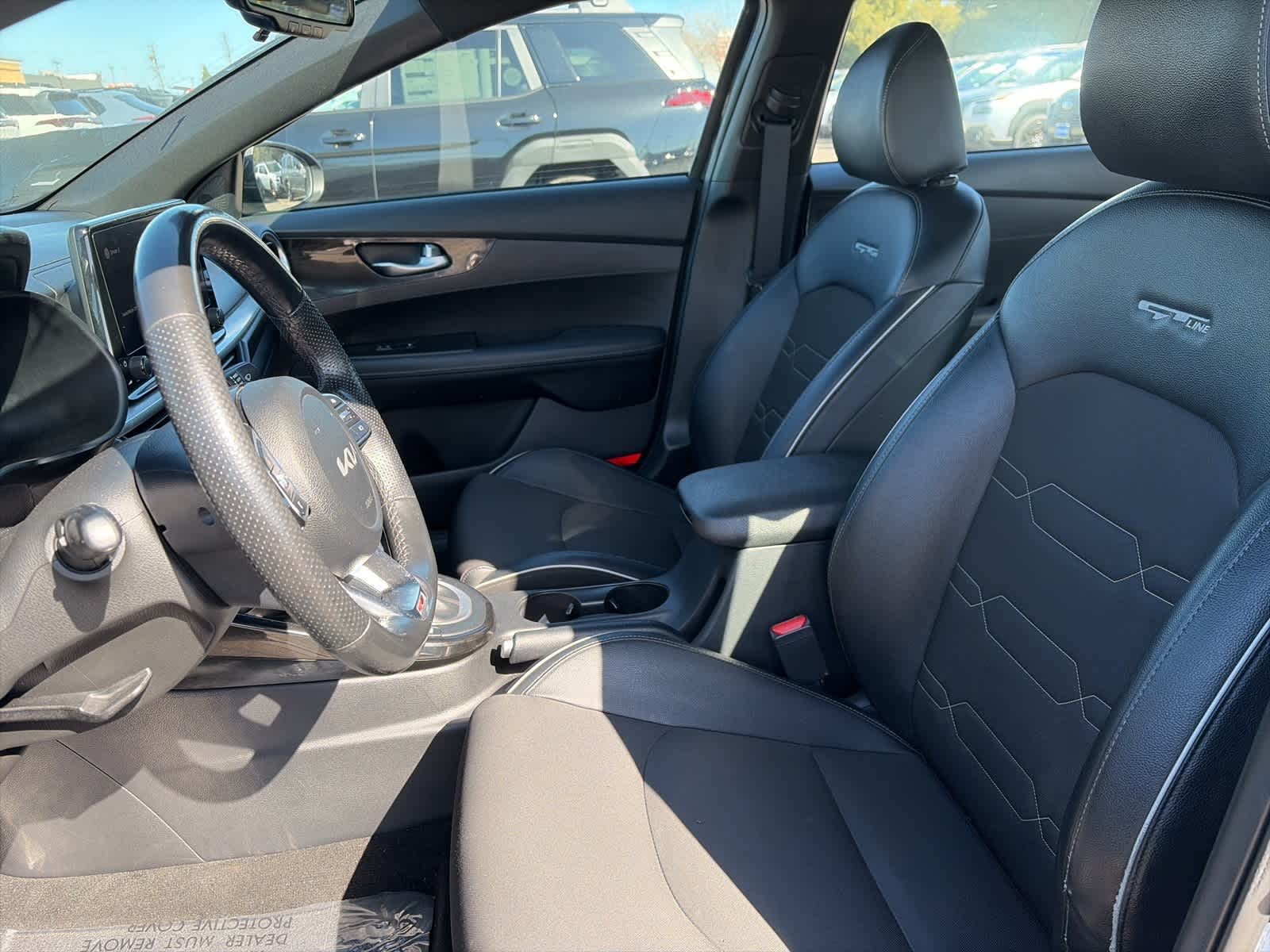 Thumbnail: 2022 Kia Forte - 24