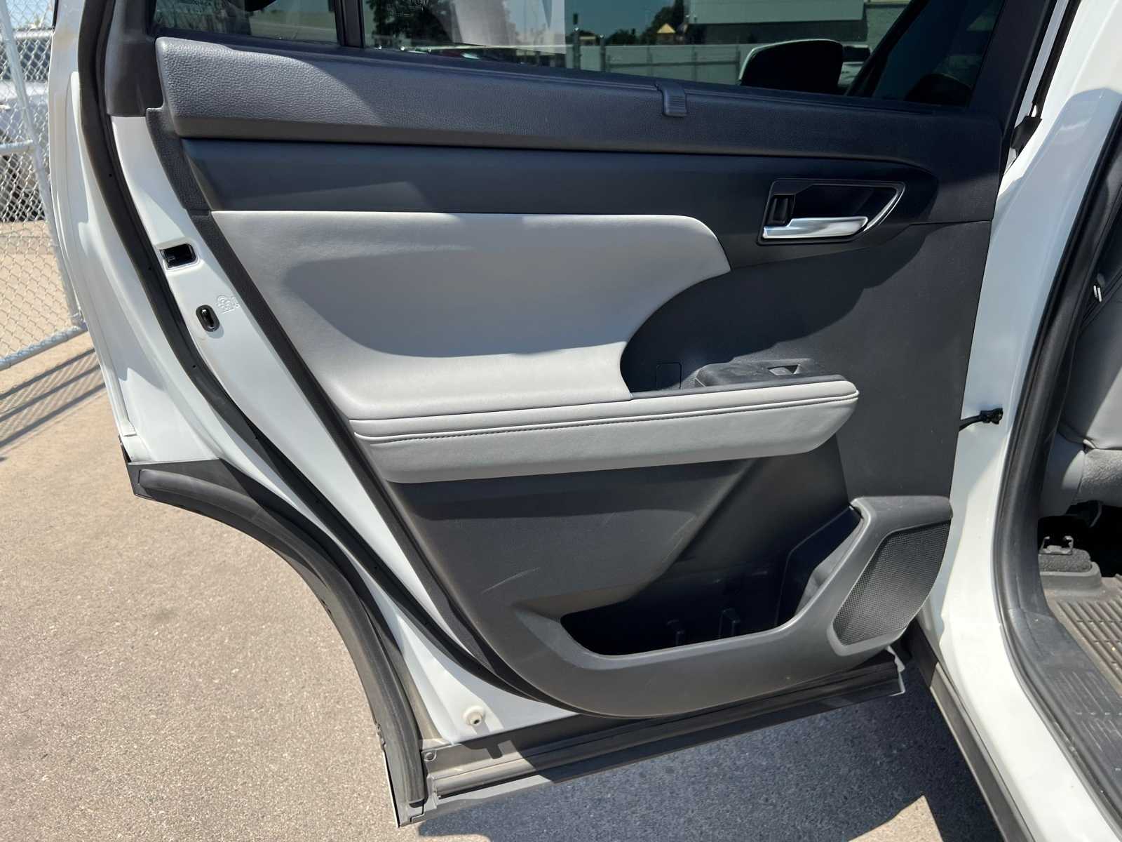 Thumbnail: 2021 Toyota Highlander - 20