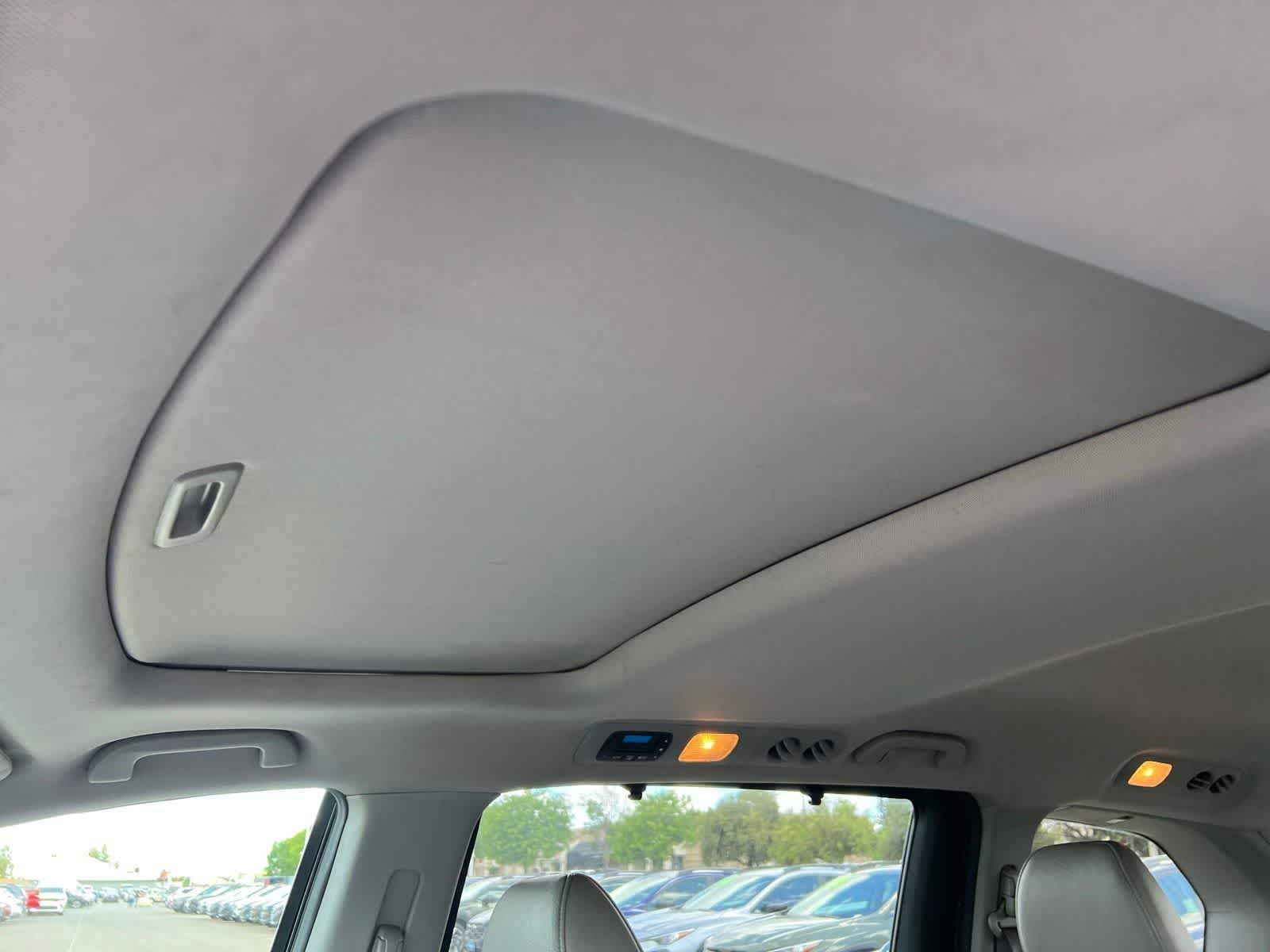 Thumbnail: 2011 Honda Odyssey - 33