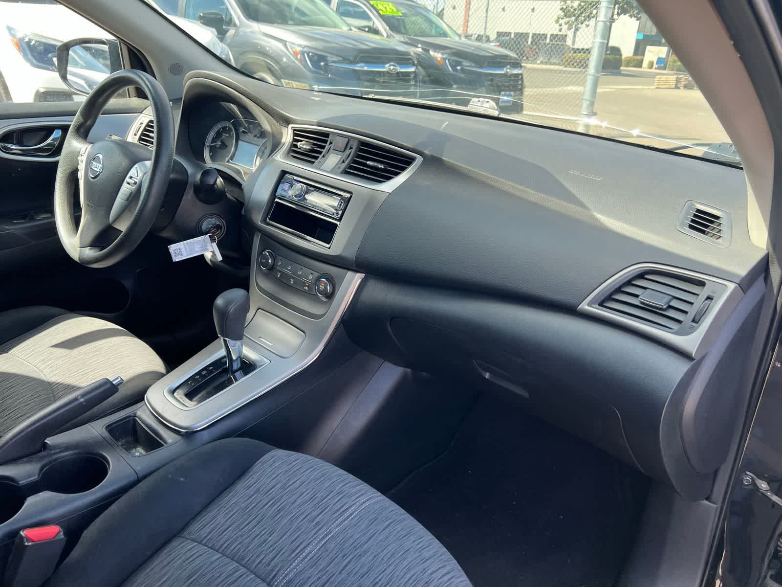 Thumbnail: 2014 Nissan Sentra - 25