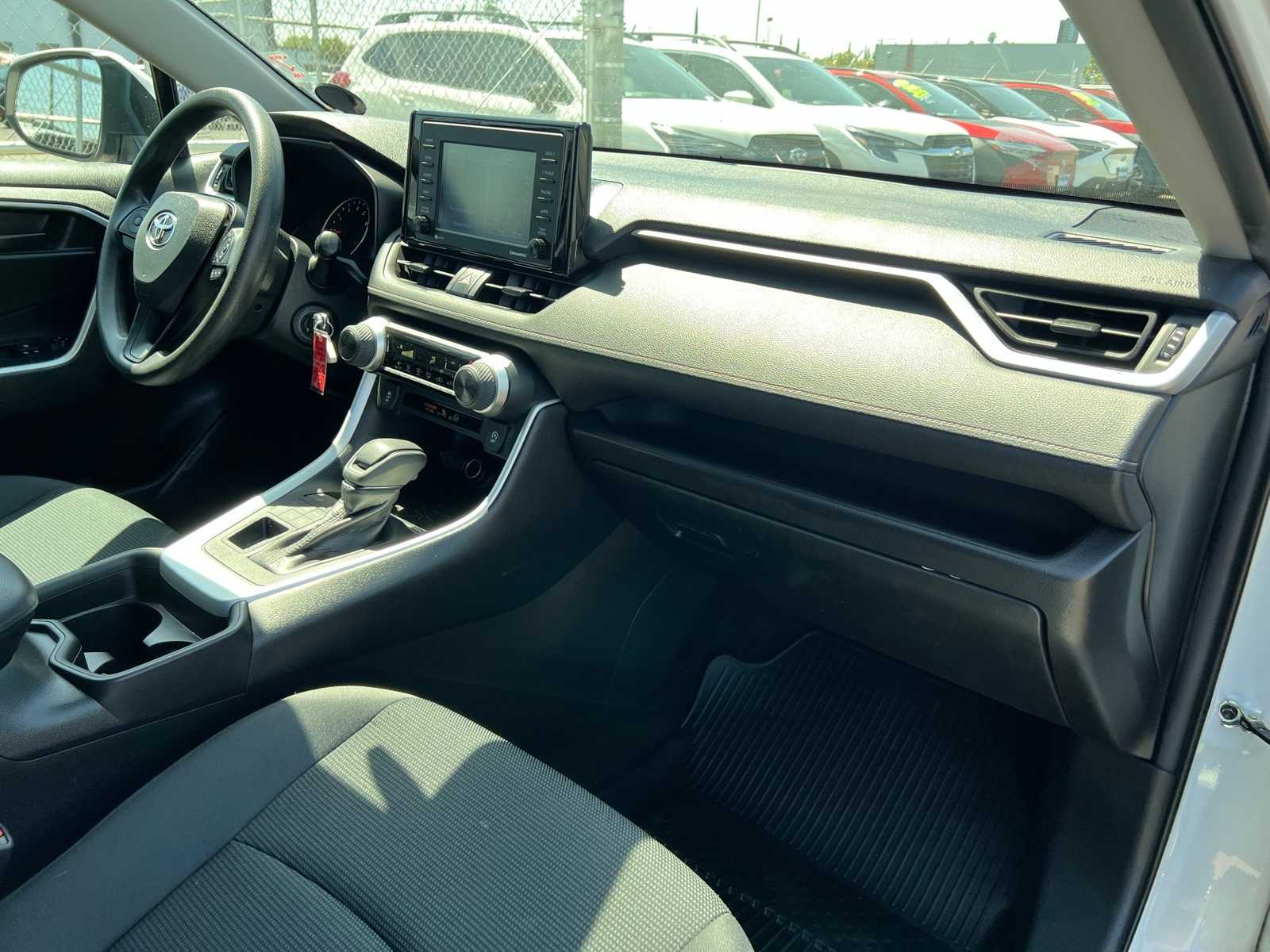 Thumbnail: 2021 Toyota RAV4 - 26
