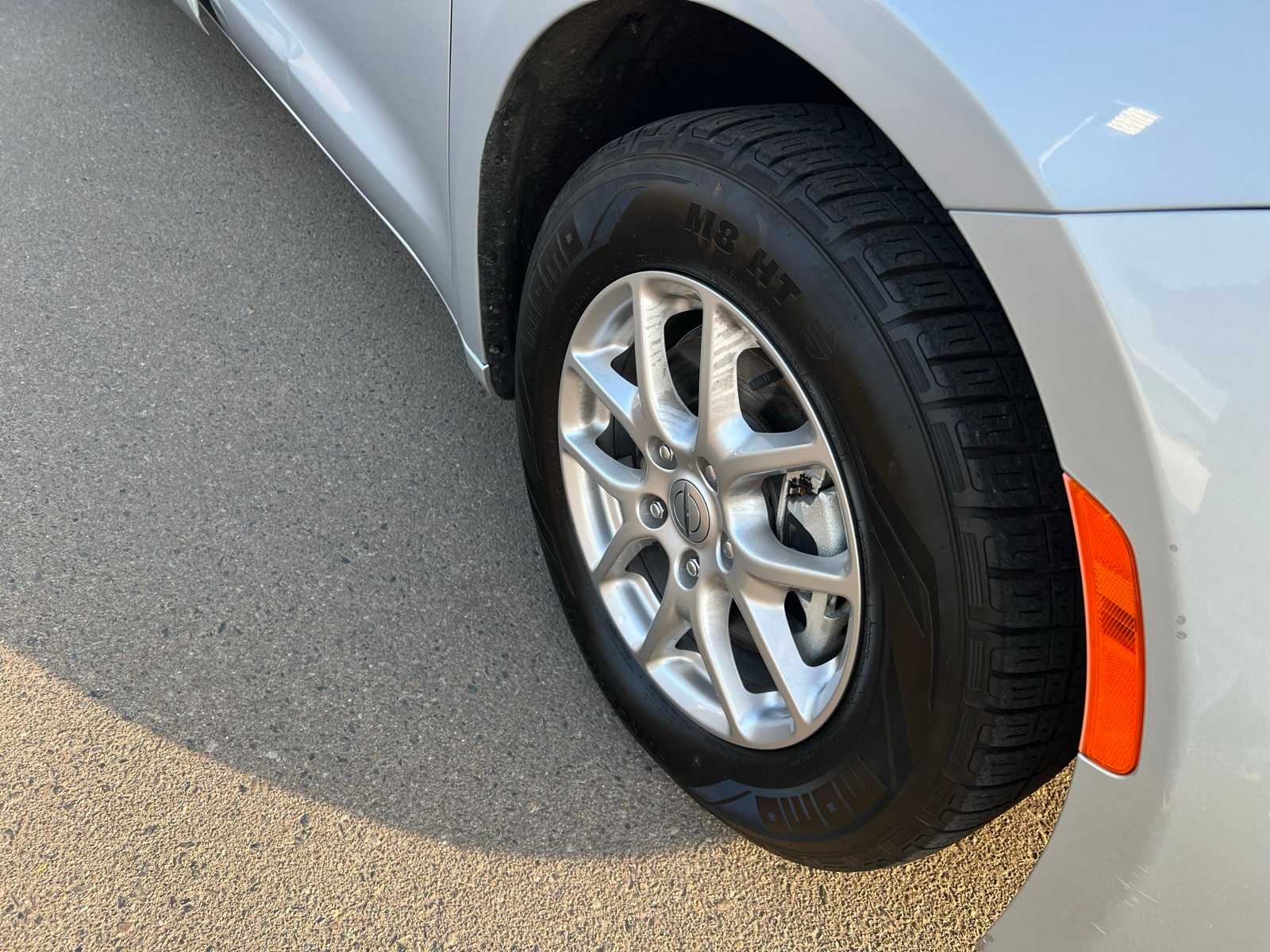 Thumbnail: 2023 Chrysler Voyager - 24