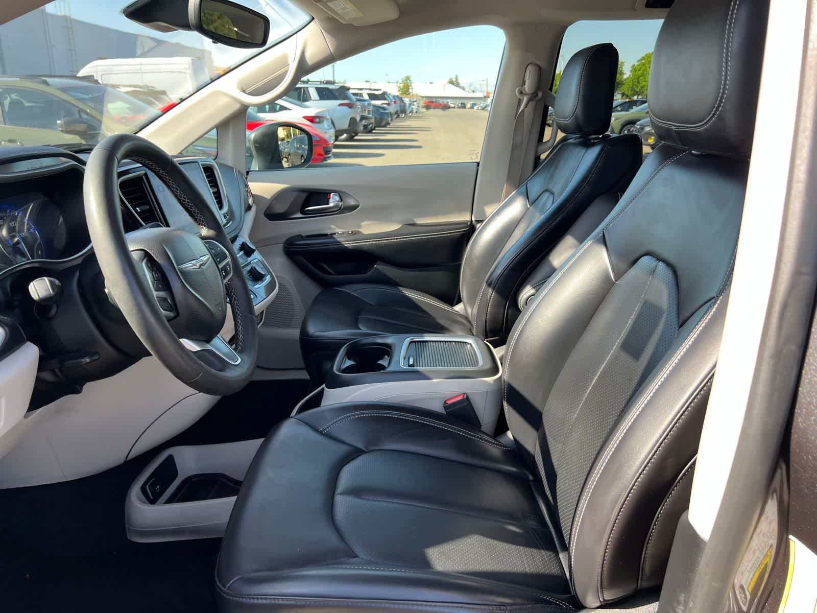 Thumbnail: 2023 Chrysler Pacifica - 14