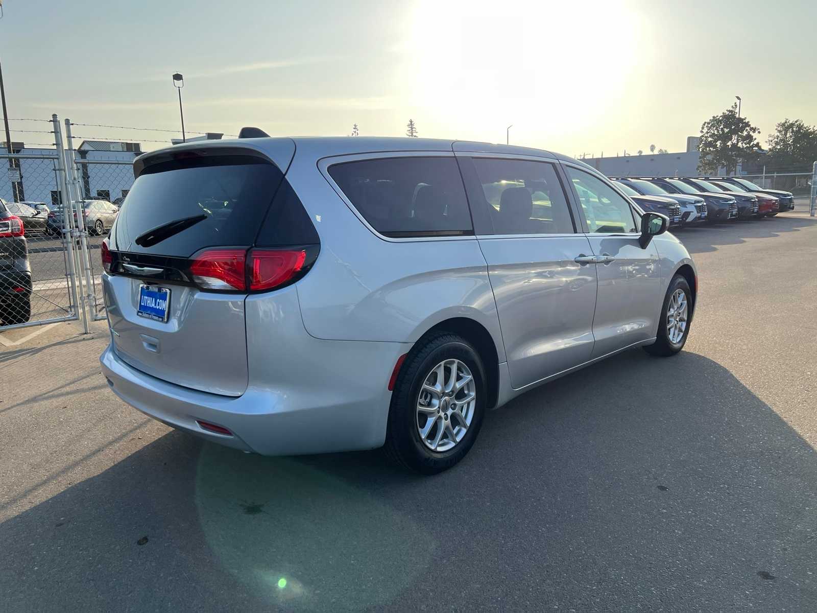 Thumbnail: 2023 Chrysler Voyager - 8