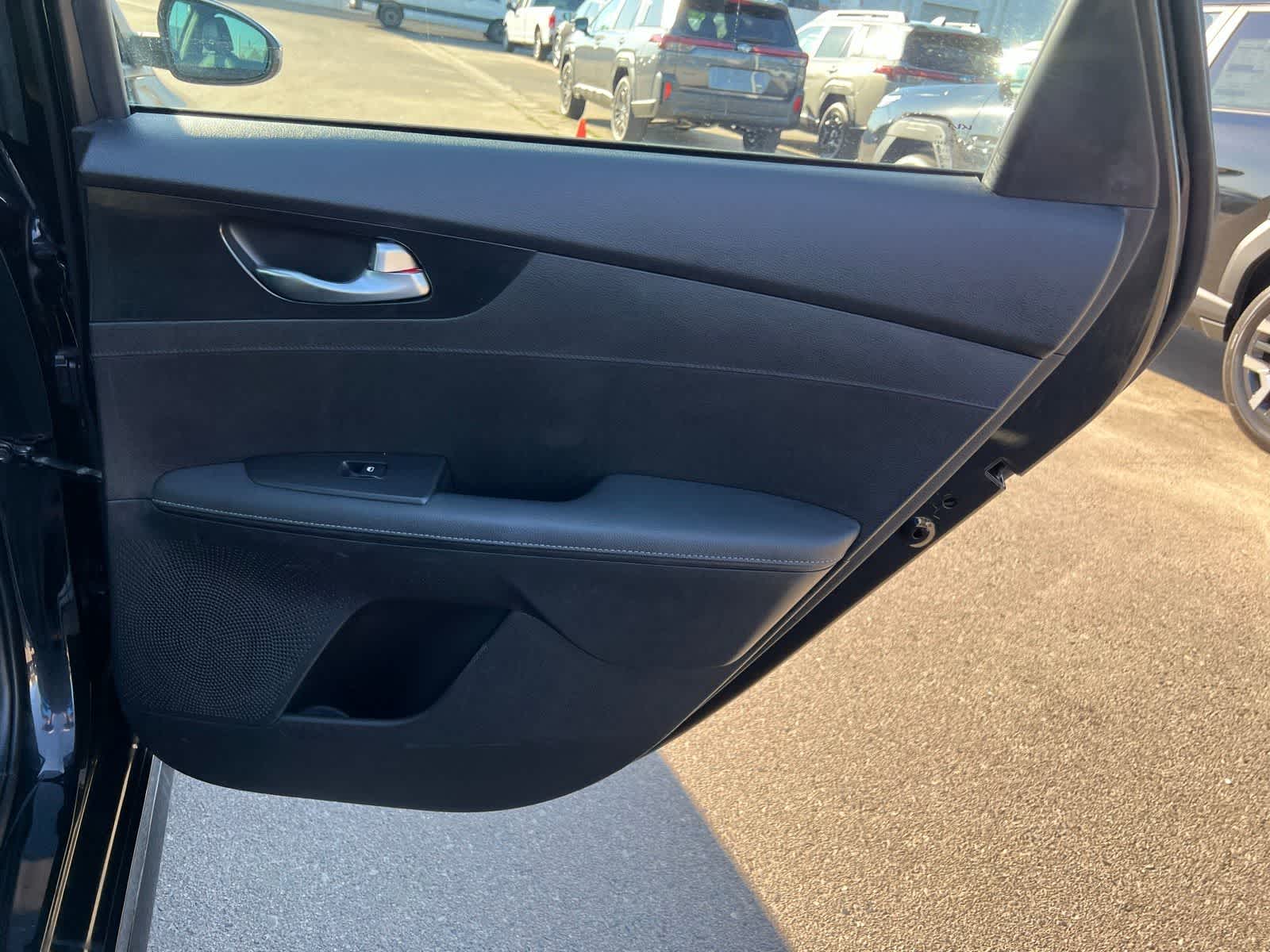 Thumbnail: 2022 Kia Forte - 24