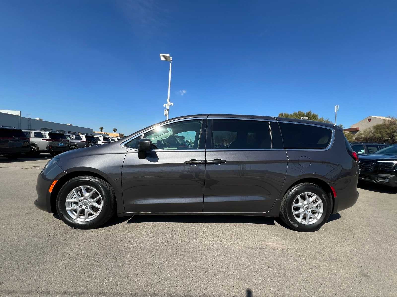 Thumbnail: 2023 Chrysler Voyager - 3