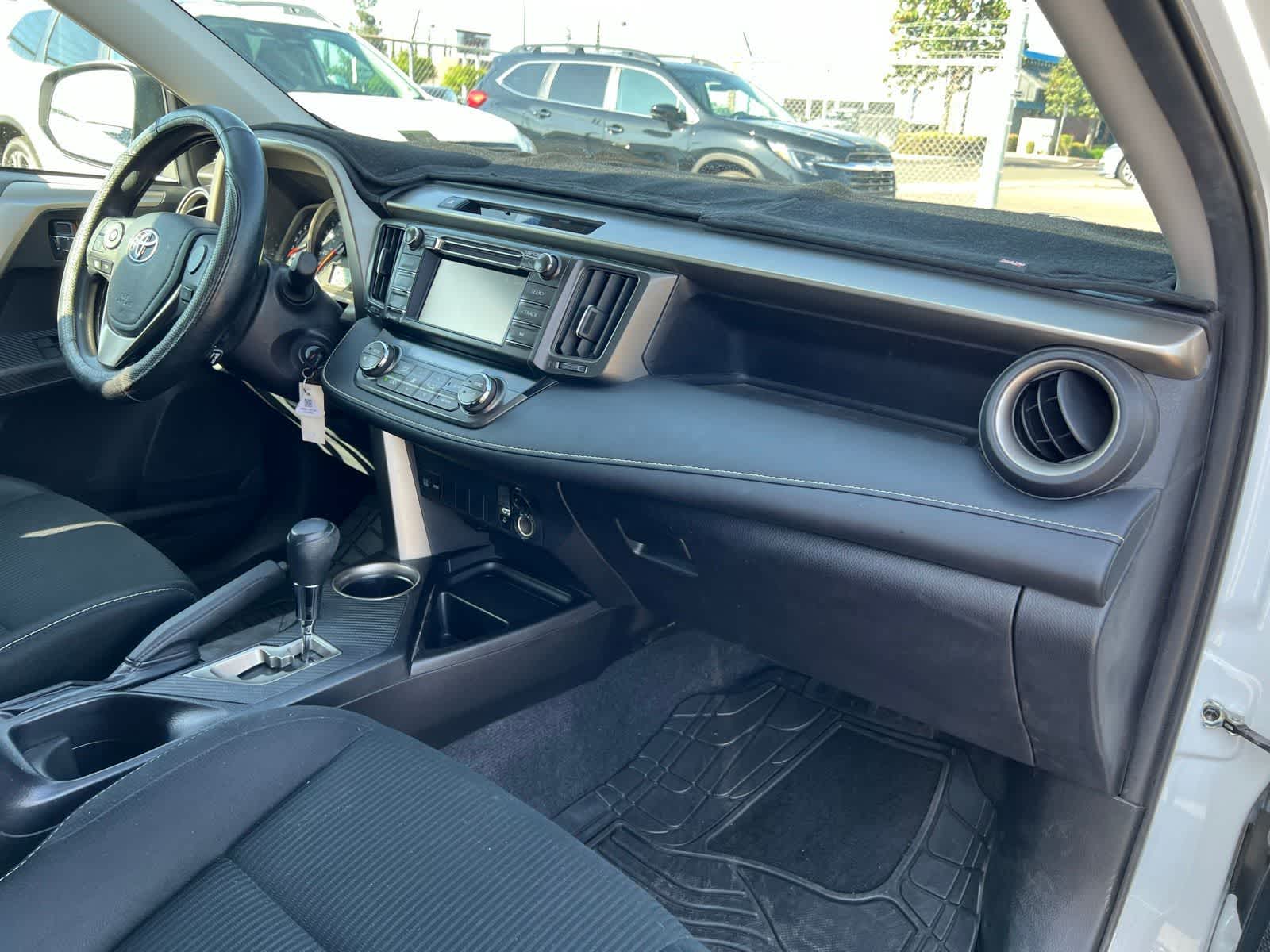 Thumbnail: 2015 Toyota RAV4 - 26