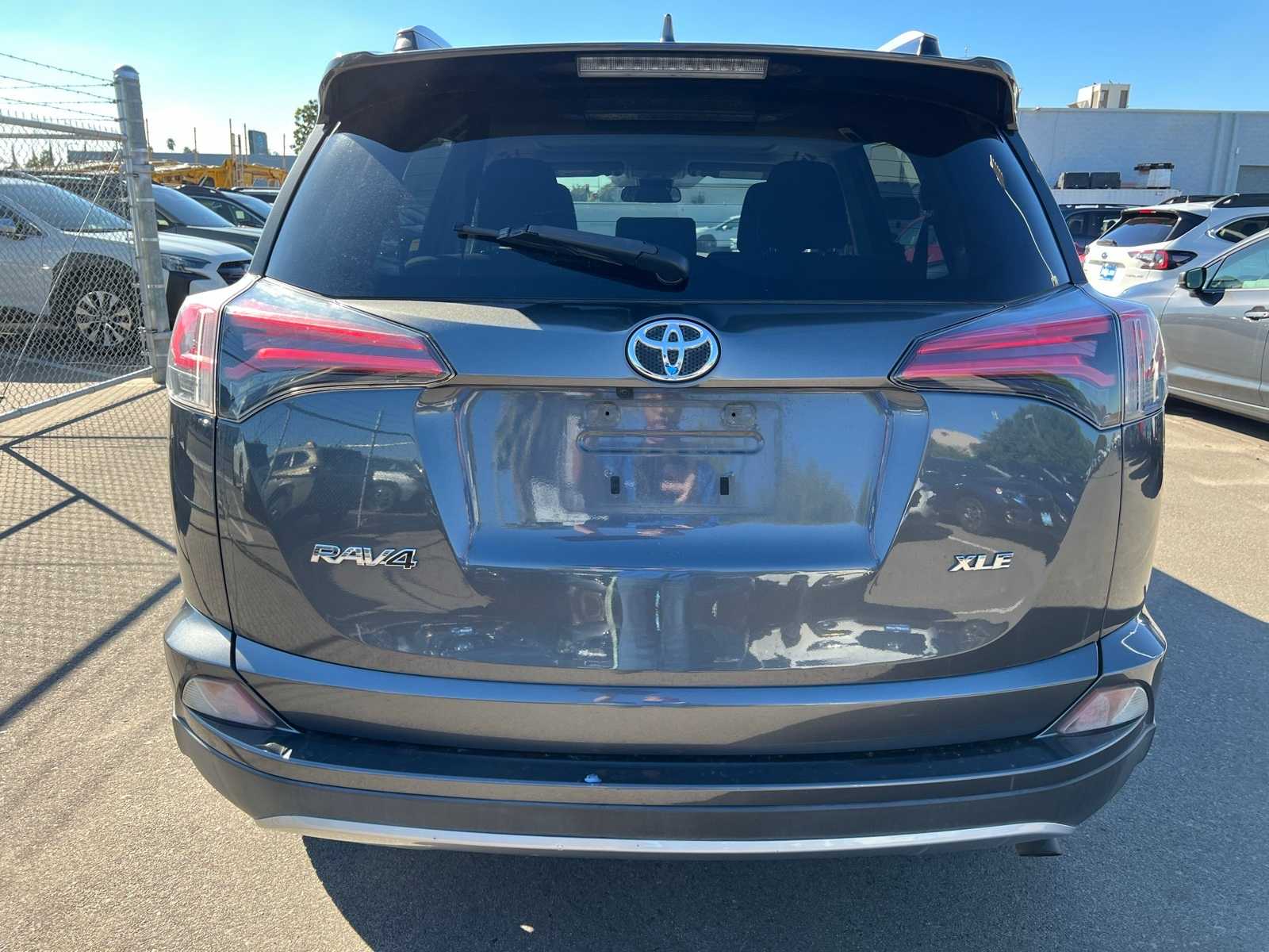 Thumbnail: 2018 Toyota RAV4 - 4
