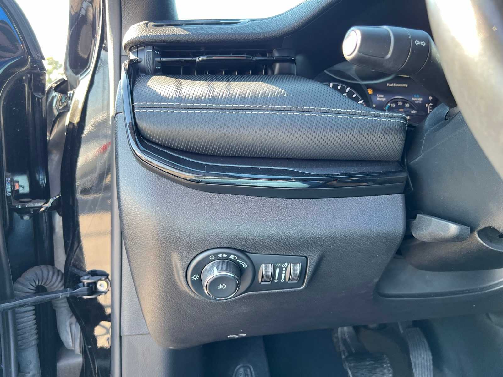 Thumbnail: 2022 Jeep Compass - 32