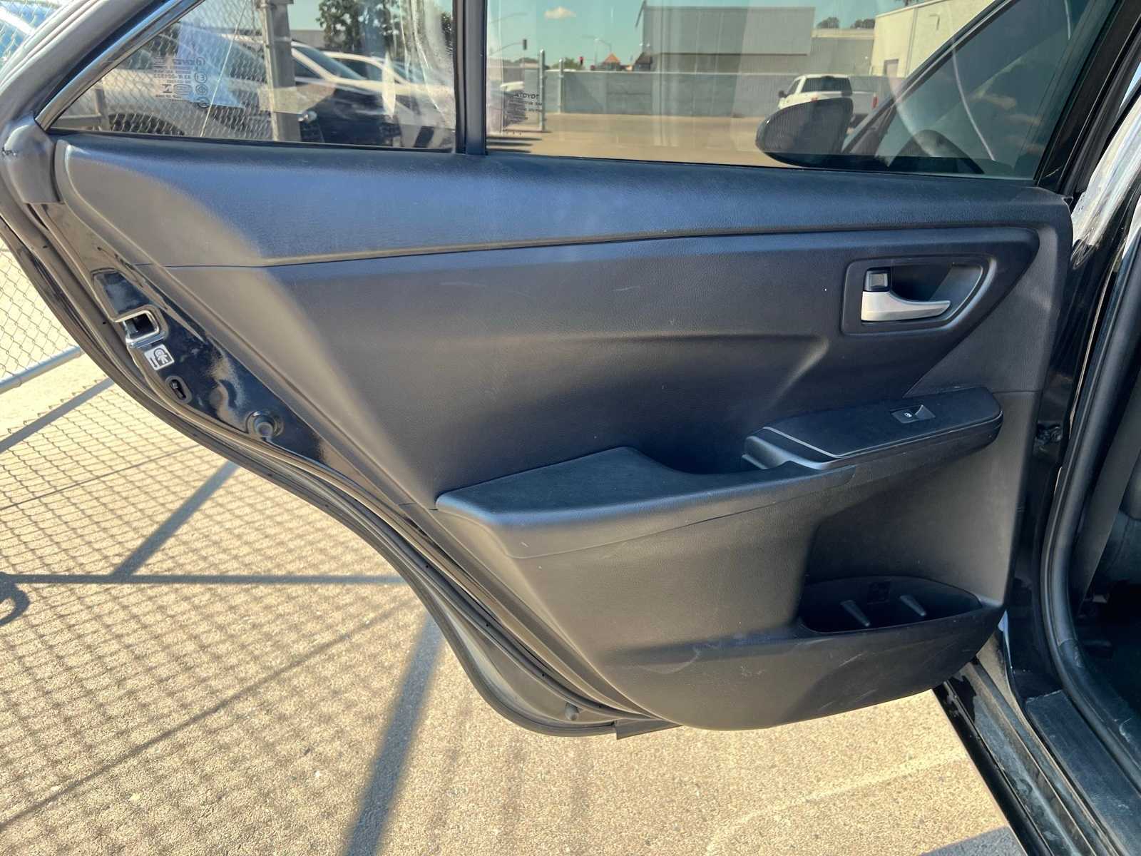 Thumbnail: 2017 Toyota Camry - 20