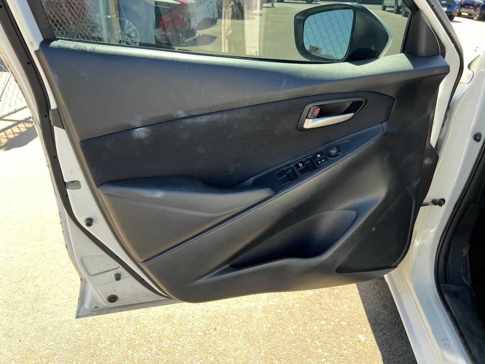 Thumbnail: 2019 Toyota Yaris - 14