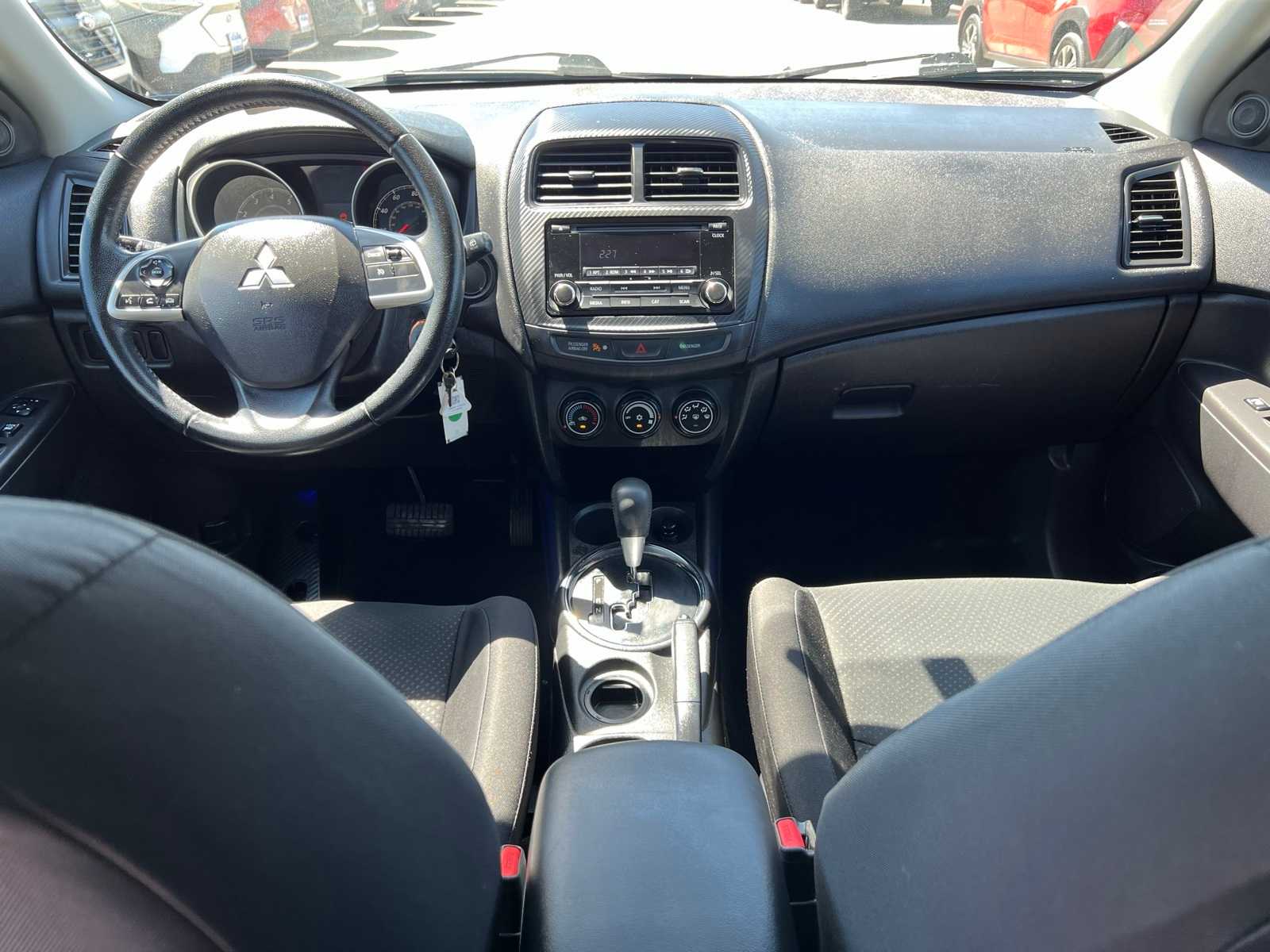 Thumbnail: 2015 Mitsubishi Outlander Sport - 29