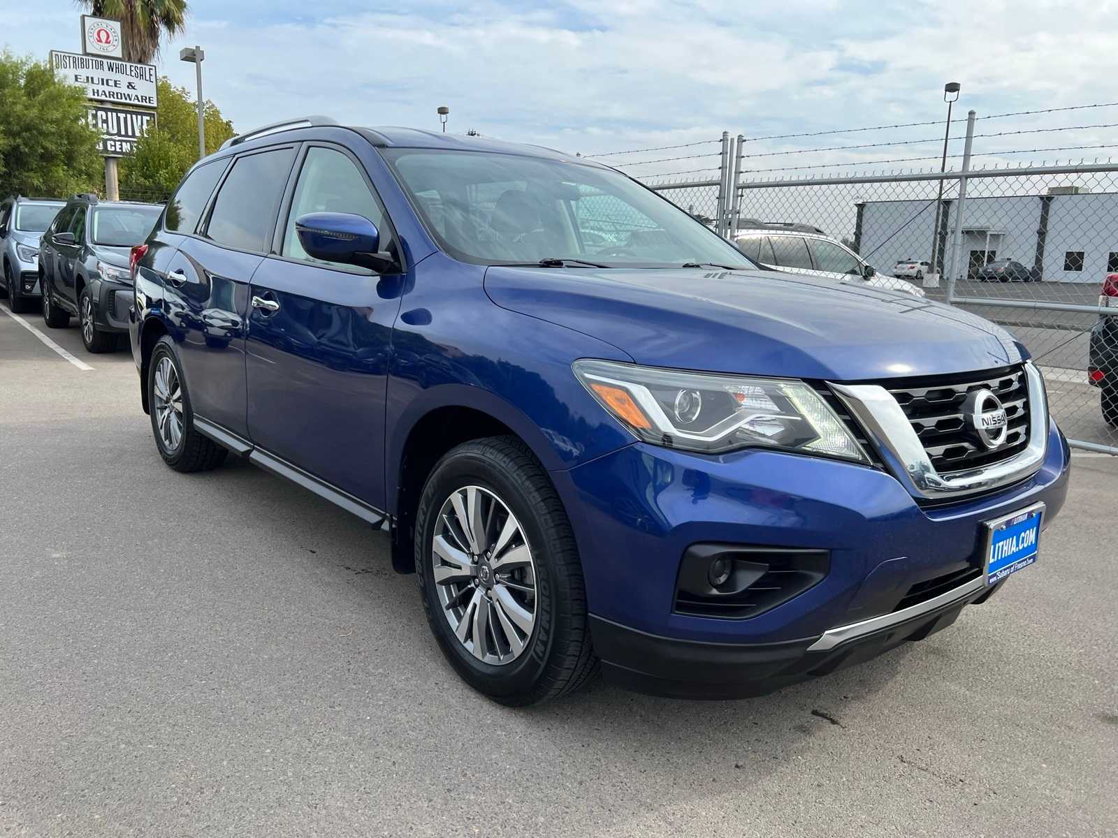 Thumbnail: 2020 Nissan Pathfinder - 10