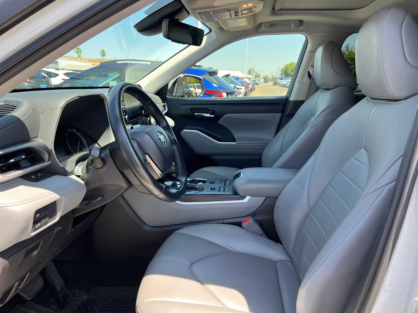 Thumbnail: 2021 Toyota Highlander - 15