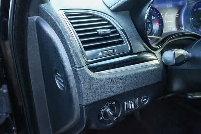 Thumbnail: 2018 Chrysler 300 - 34