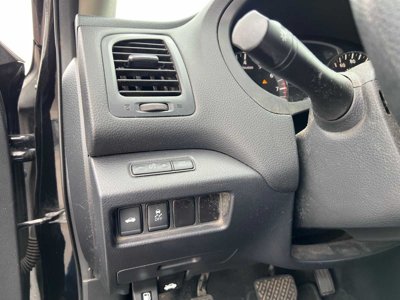 Thumbnail: 2017 Nissan Altima - 28