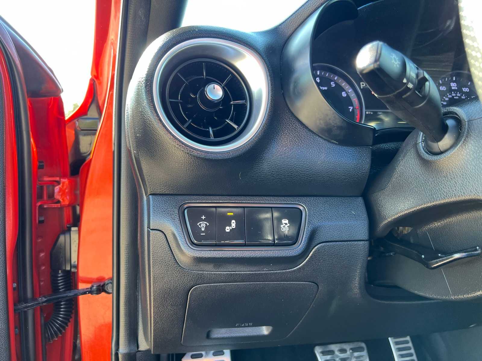 Thumbnail: 2023 Kia Forte - 32