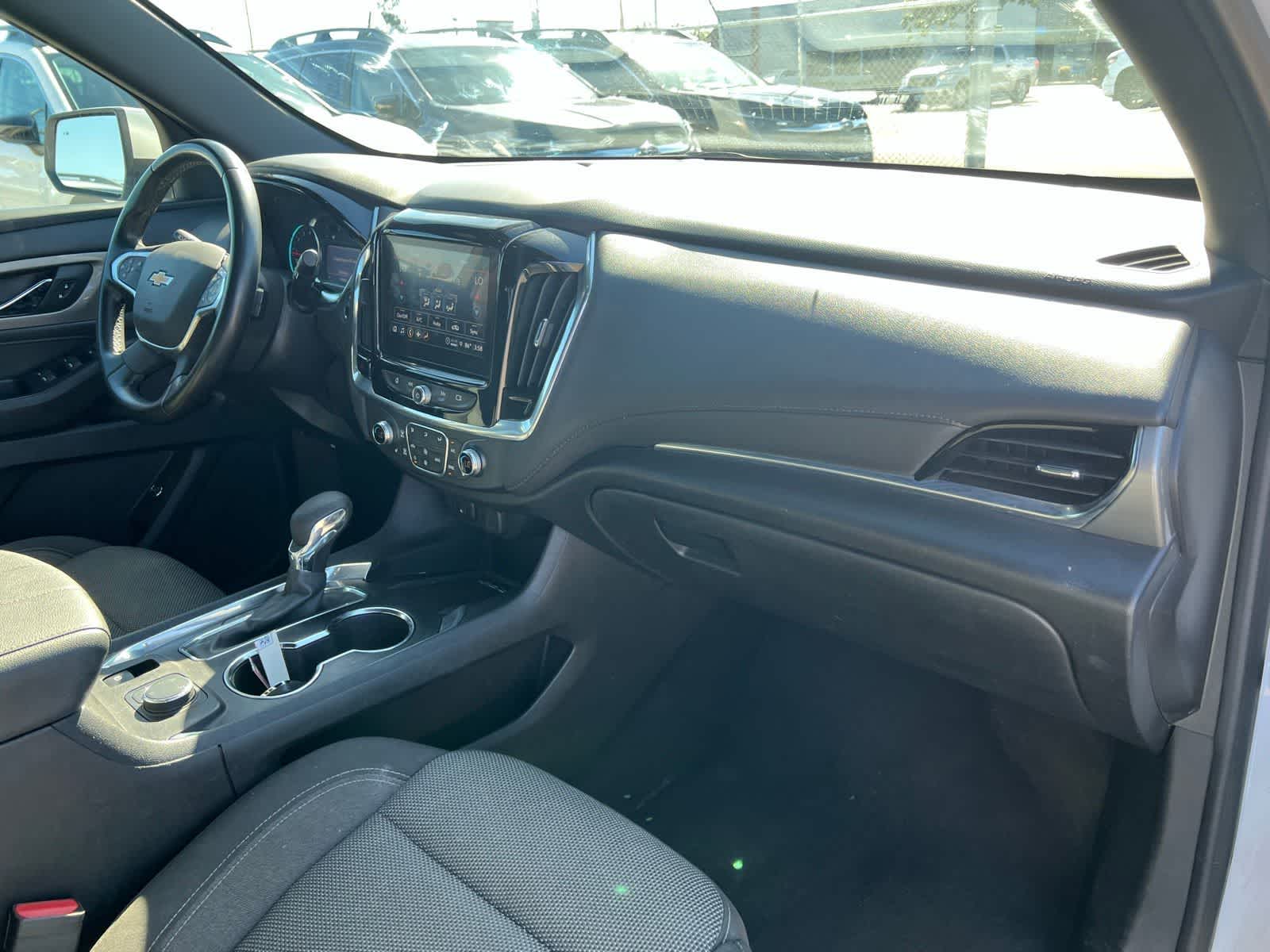 Thumbnail: 2023 Chevrolet Traverse - 26