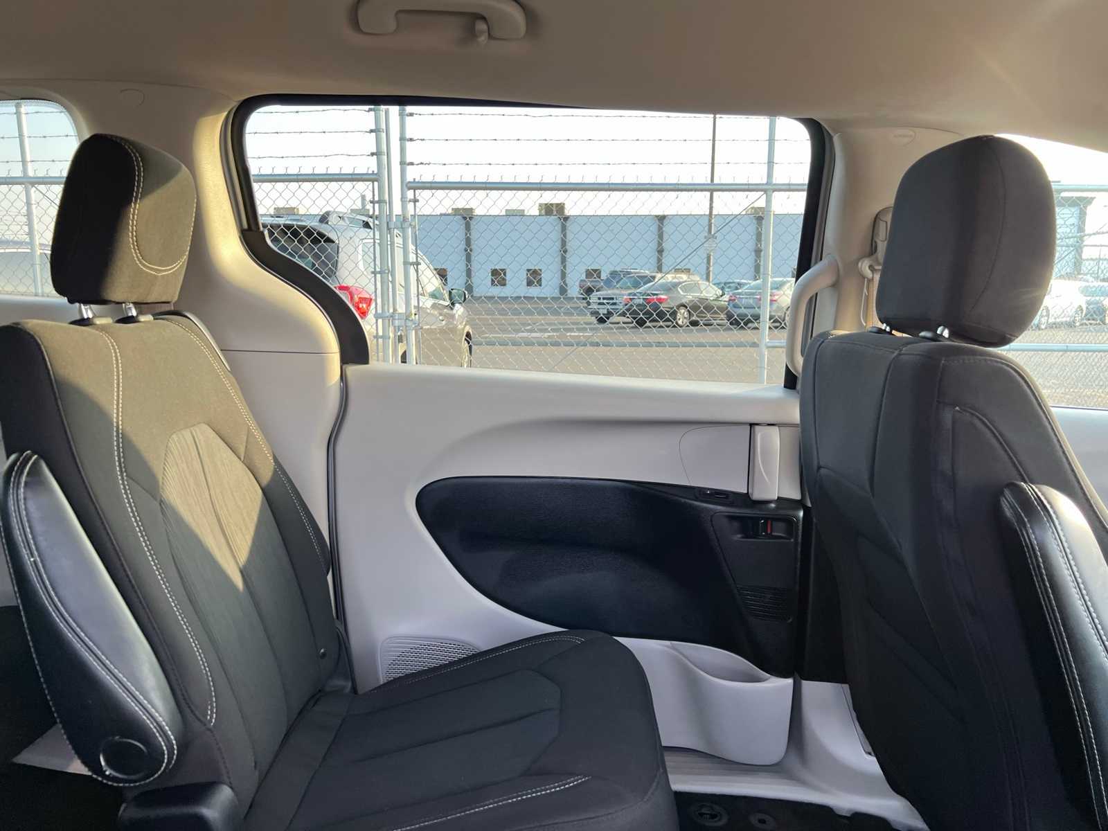 Thumbnail: 2023 Chrysler Voyager - 23