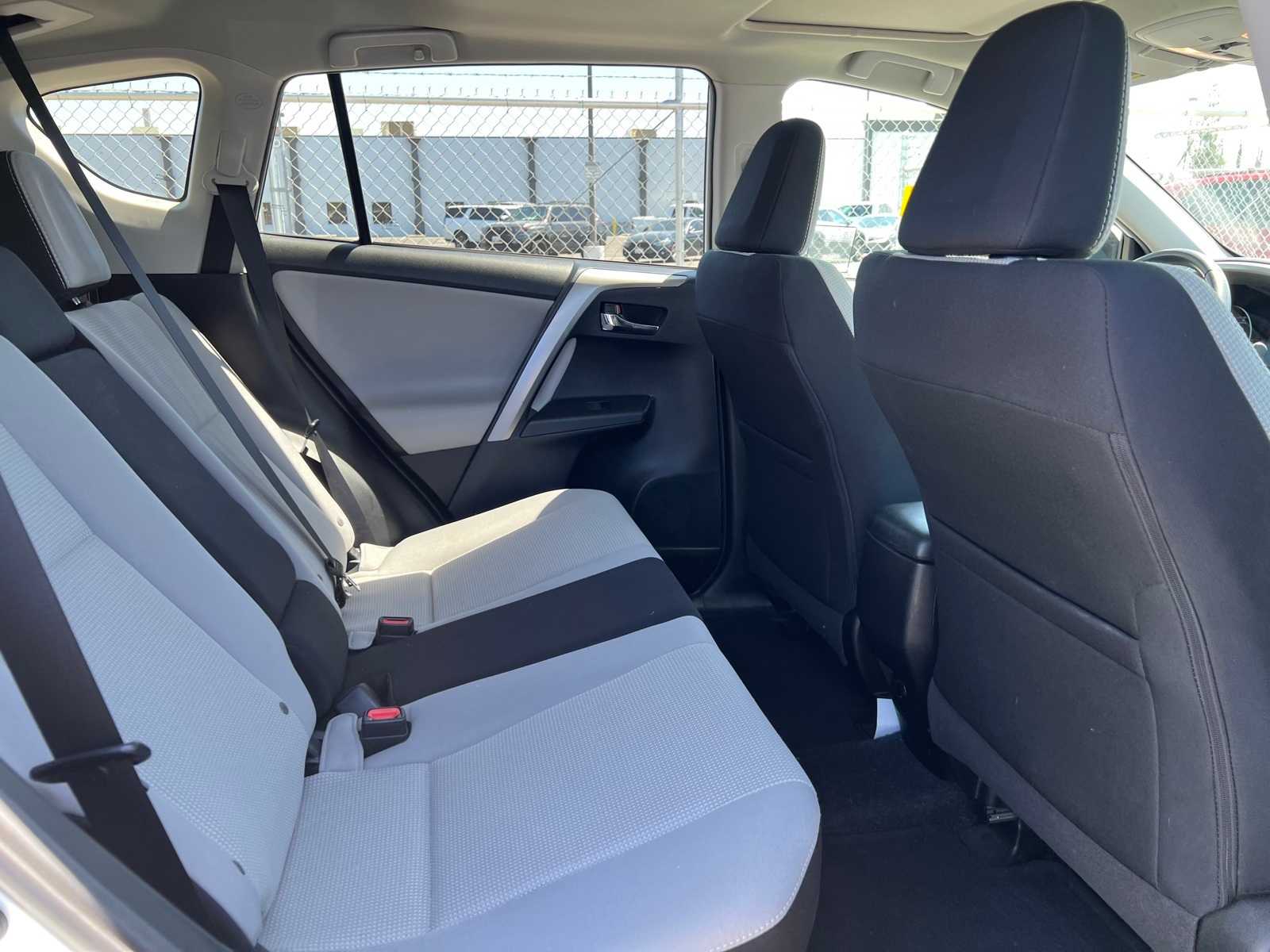 Thumbnail: 2017 Toyota RAV4 - 23