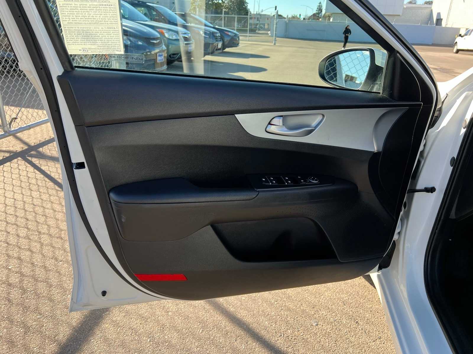 Thumbnail: 2023 Kia Forte - 15