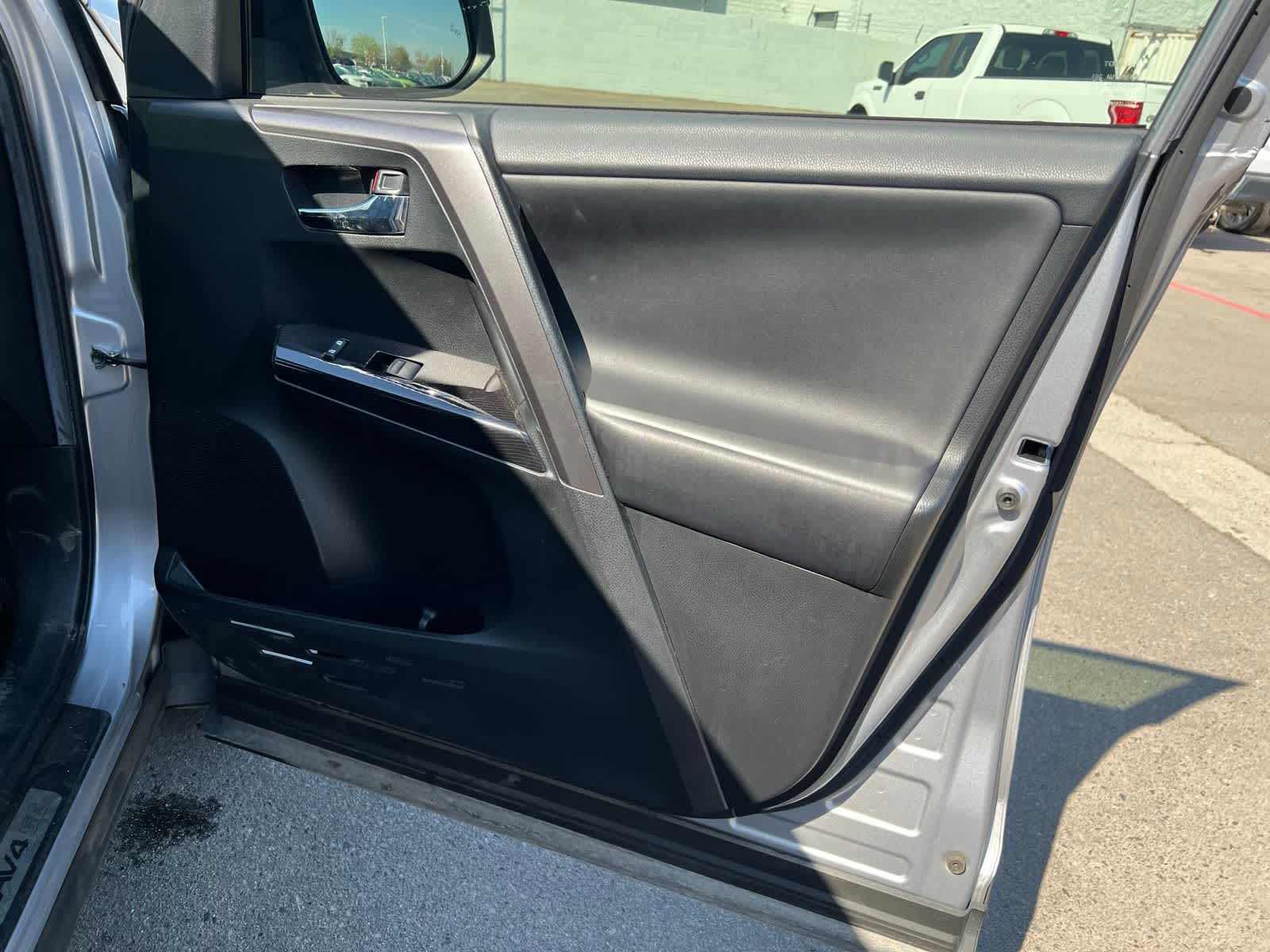 Thumbnail: 2017 Toyota RAV4 - 27