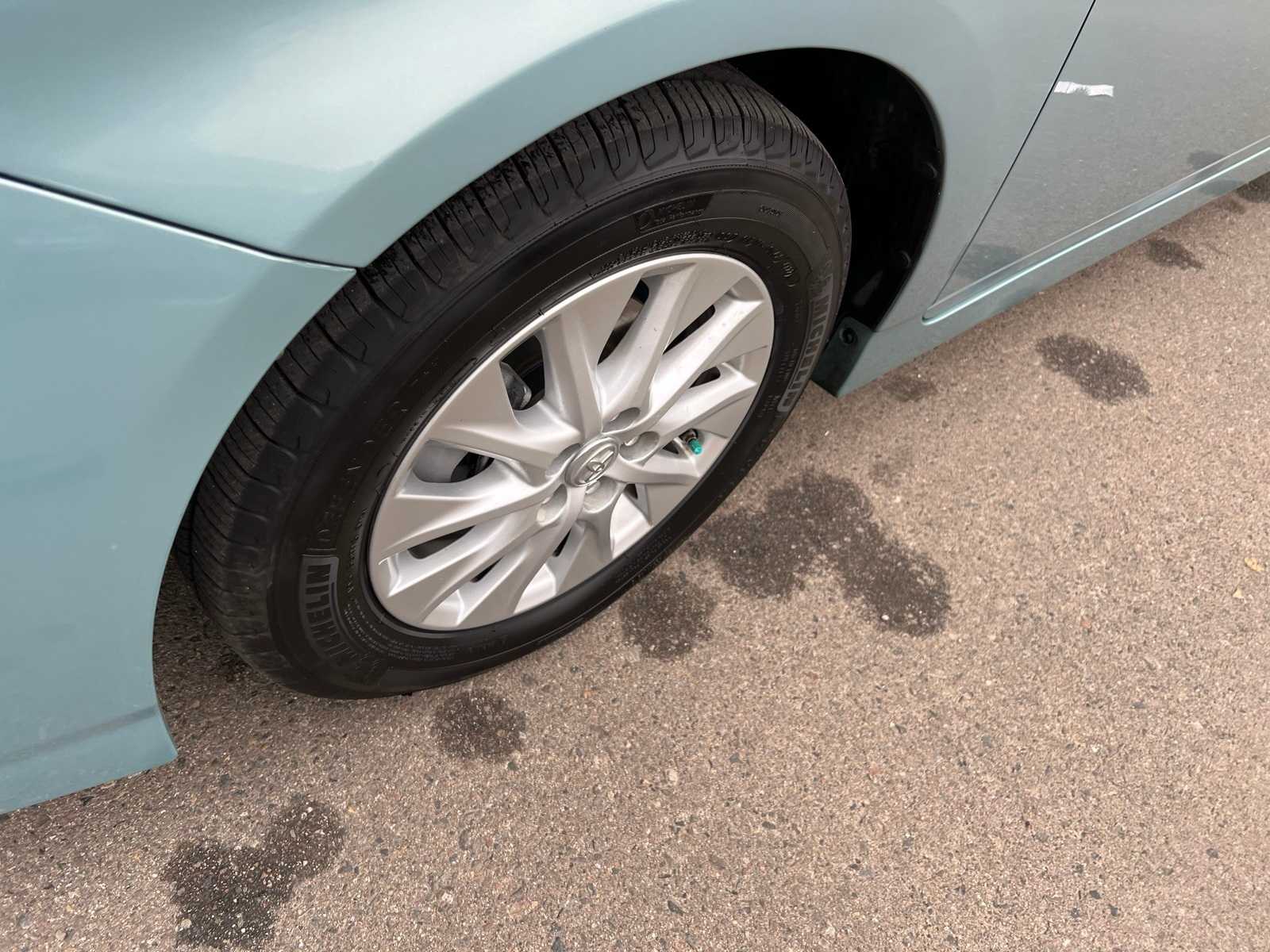 Thumbnail: 2012 Toyota Prius - 13