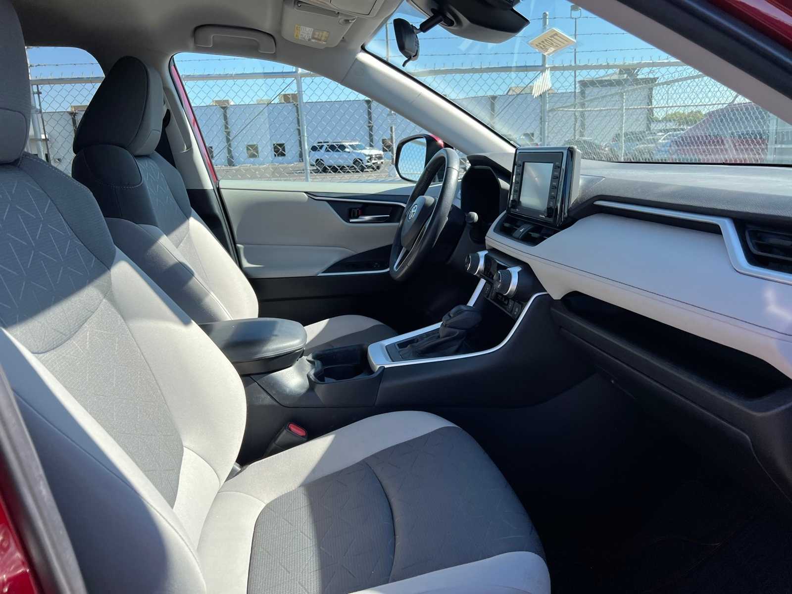 Thumbnail: 2021 Toyota RAV4 - 26