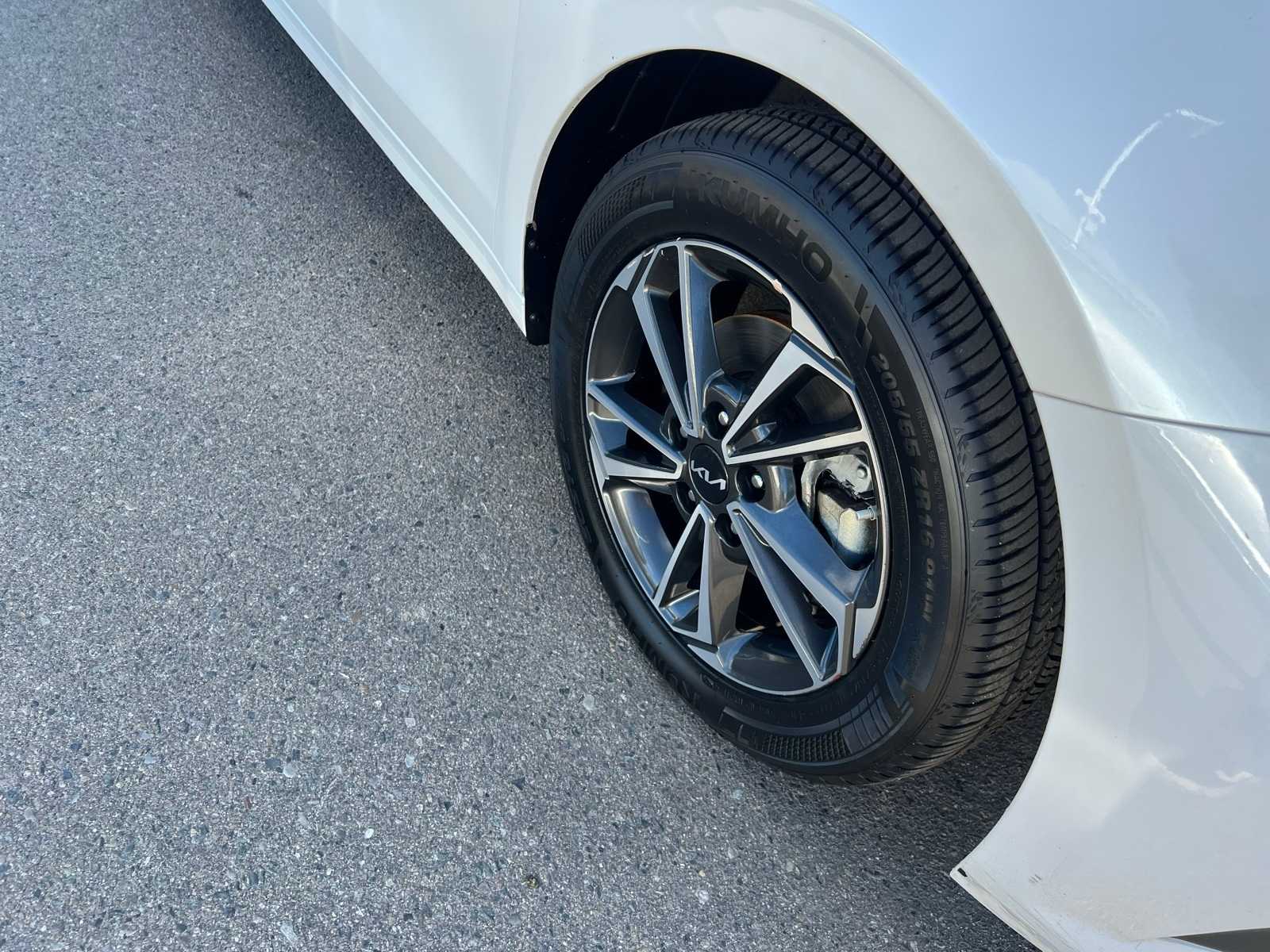 Thumbnail: 2023 Kia Forte - 24