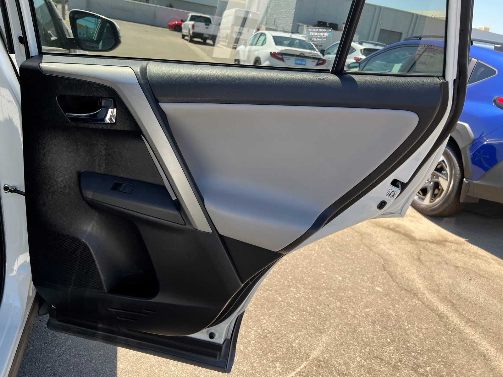 Thumbnail: 2017 Toyota RAV4 - 24