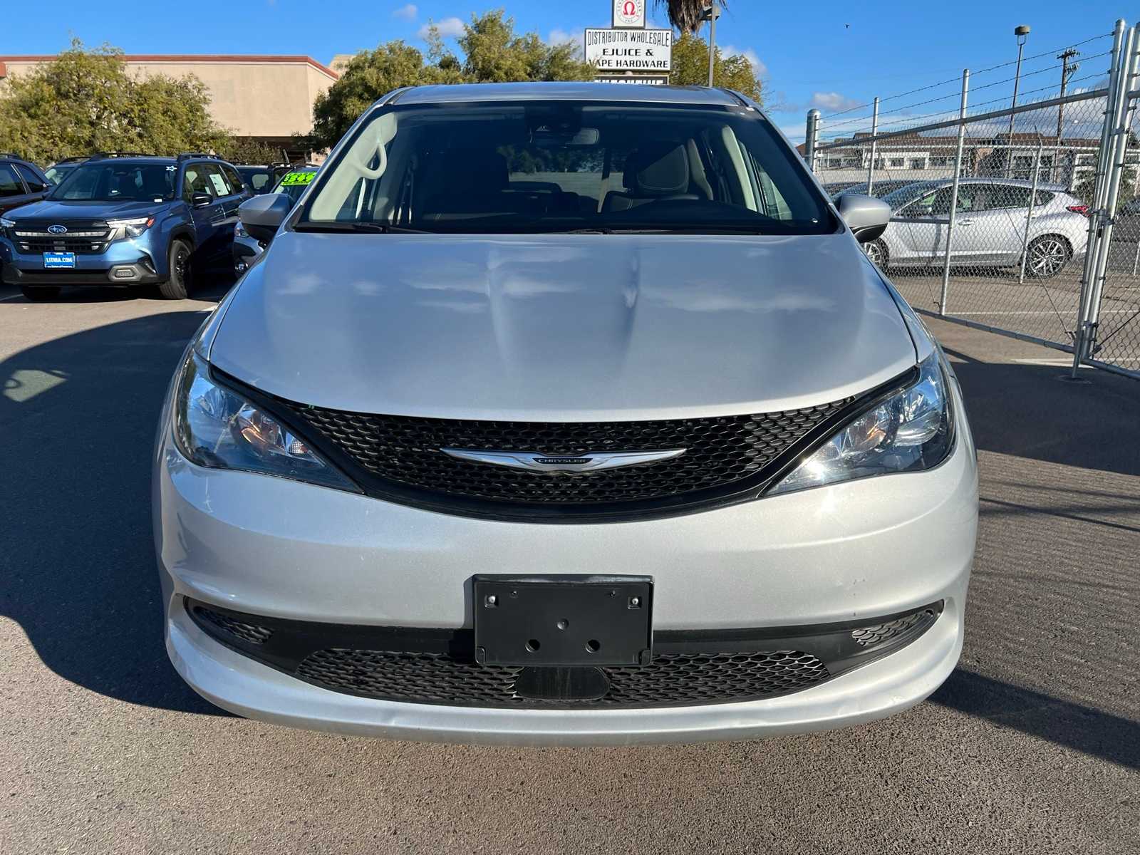 Thumbnail: 2023 Chrysler Voyager - 11