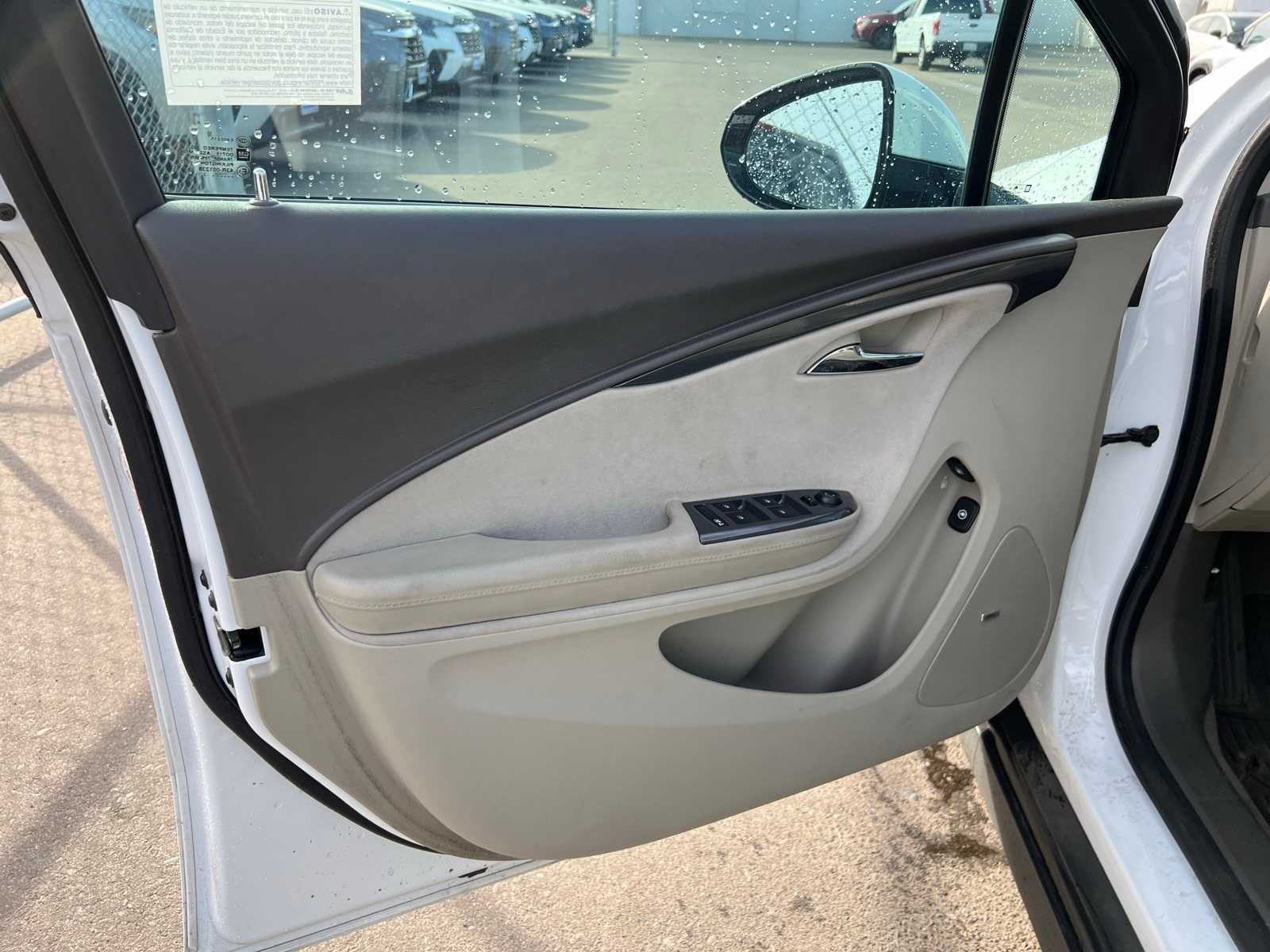 Thumbnail: 2013 Chevrolet Volt - 14