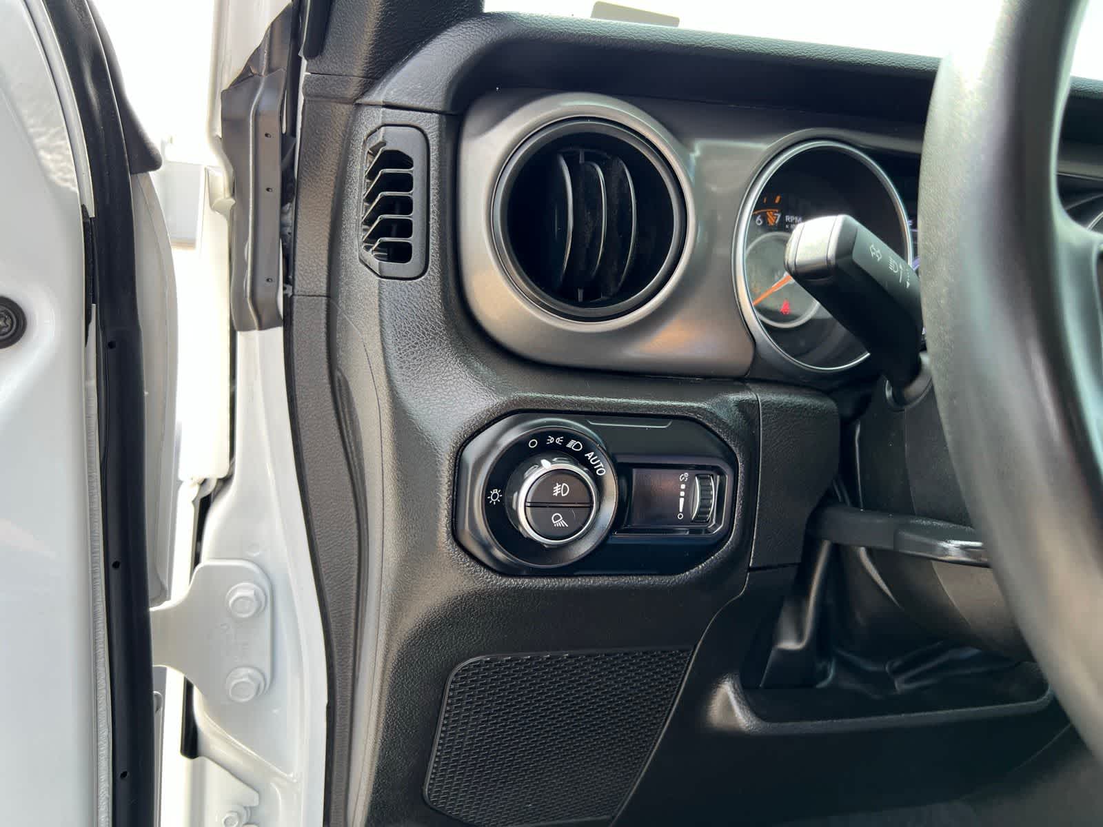 Thumbnail: 2023 Jeep Gladiator - 30