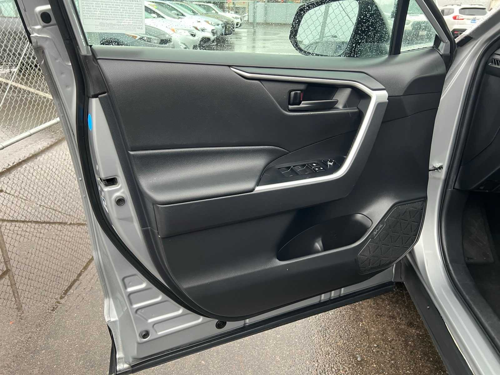 Thumbnail: 2022 Toyota RAV4 - 16