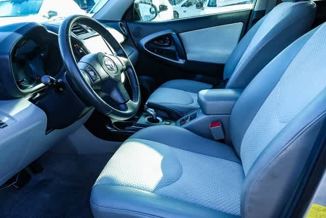2012 Toyota RAV4 EV 17