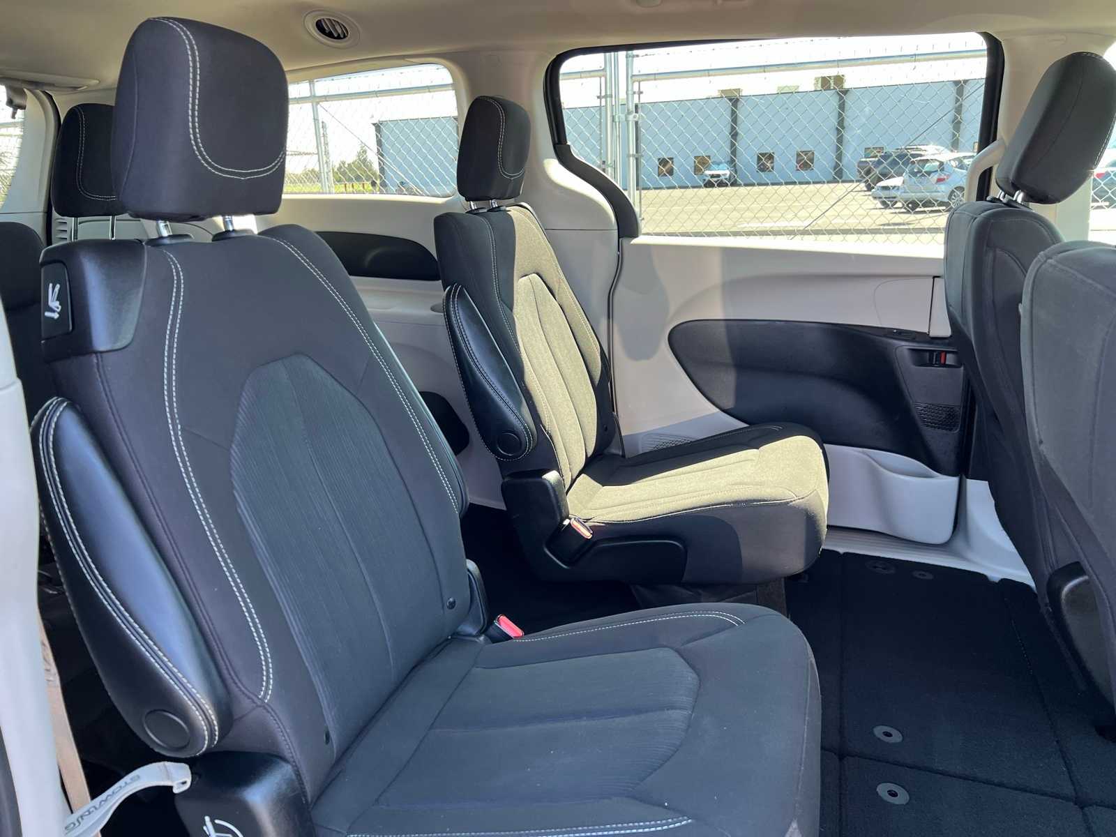 Thumbnail: 2023 Chrysler Voyager - 22