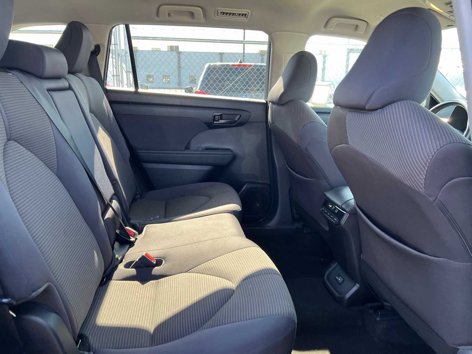 Thumbnail: 2023 Toyota Highlander - 23