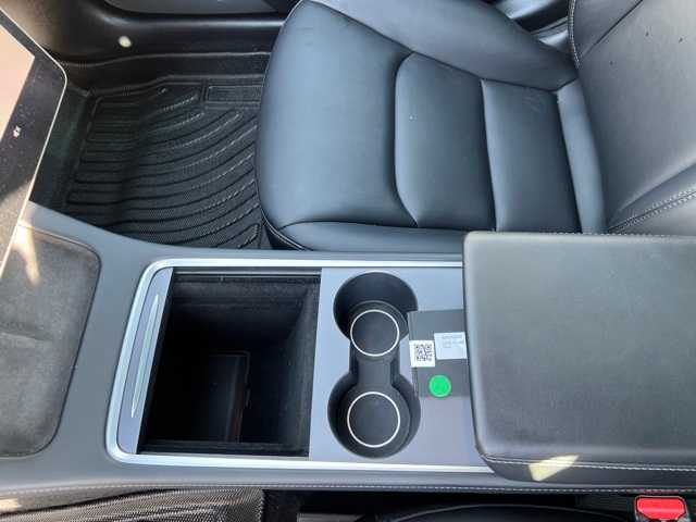 Thumbnail: 2022 Tesla Model 3 - 37